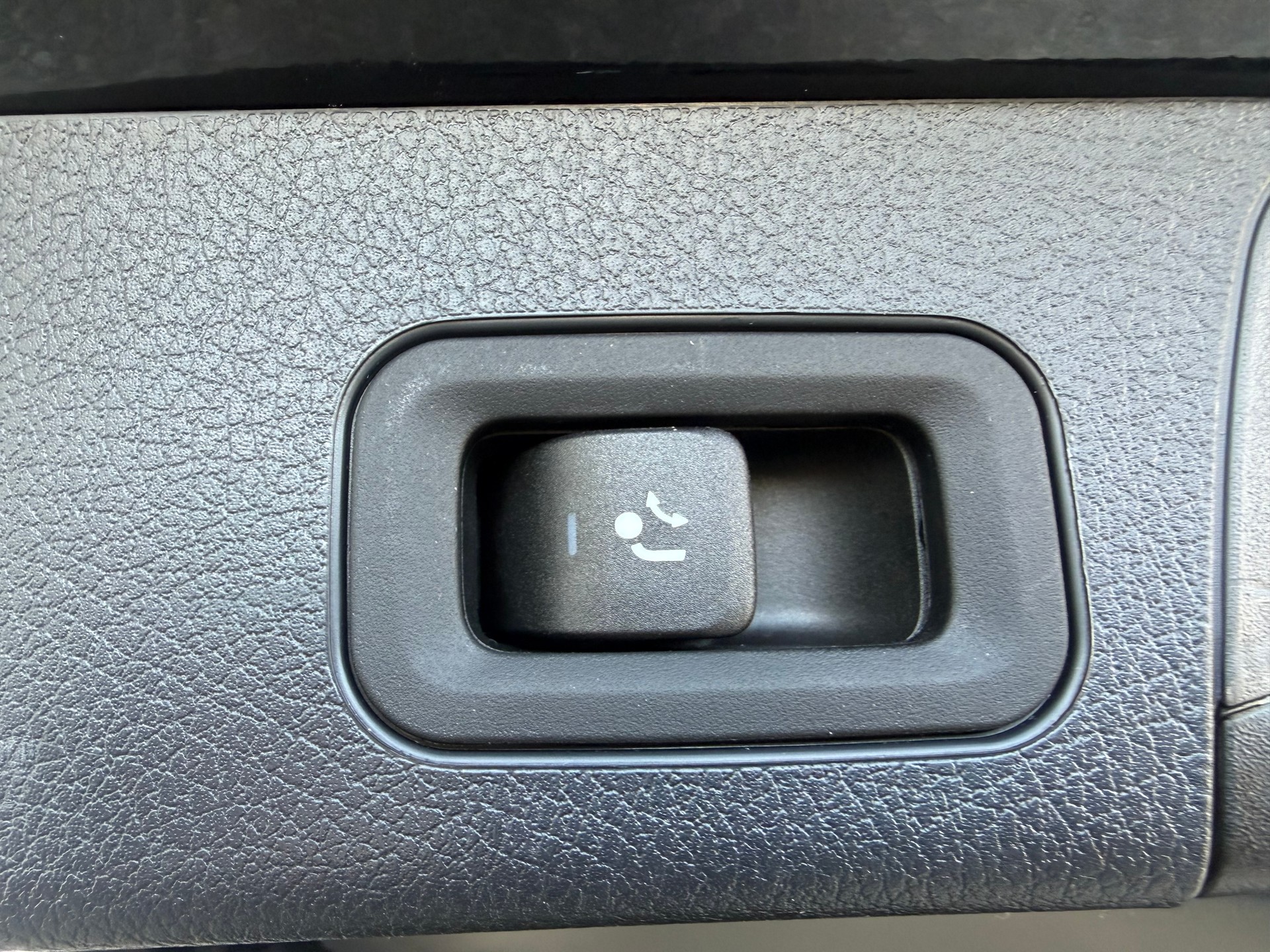 MERCEDES-BENZ GLB 250 4Matic AMG Line 8G-Tronic-image-15
