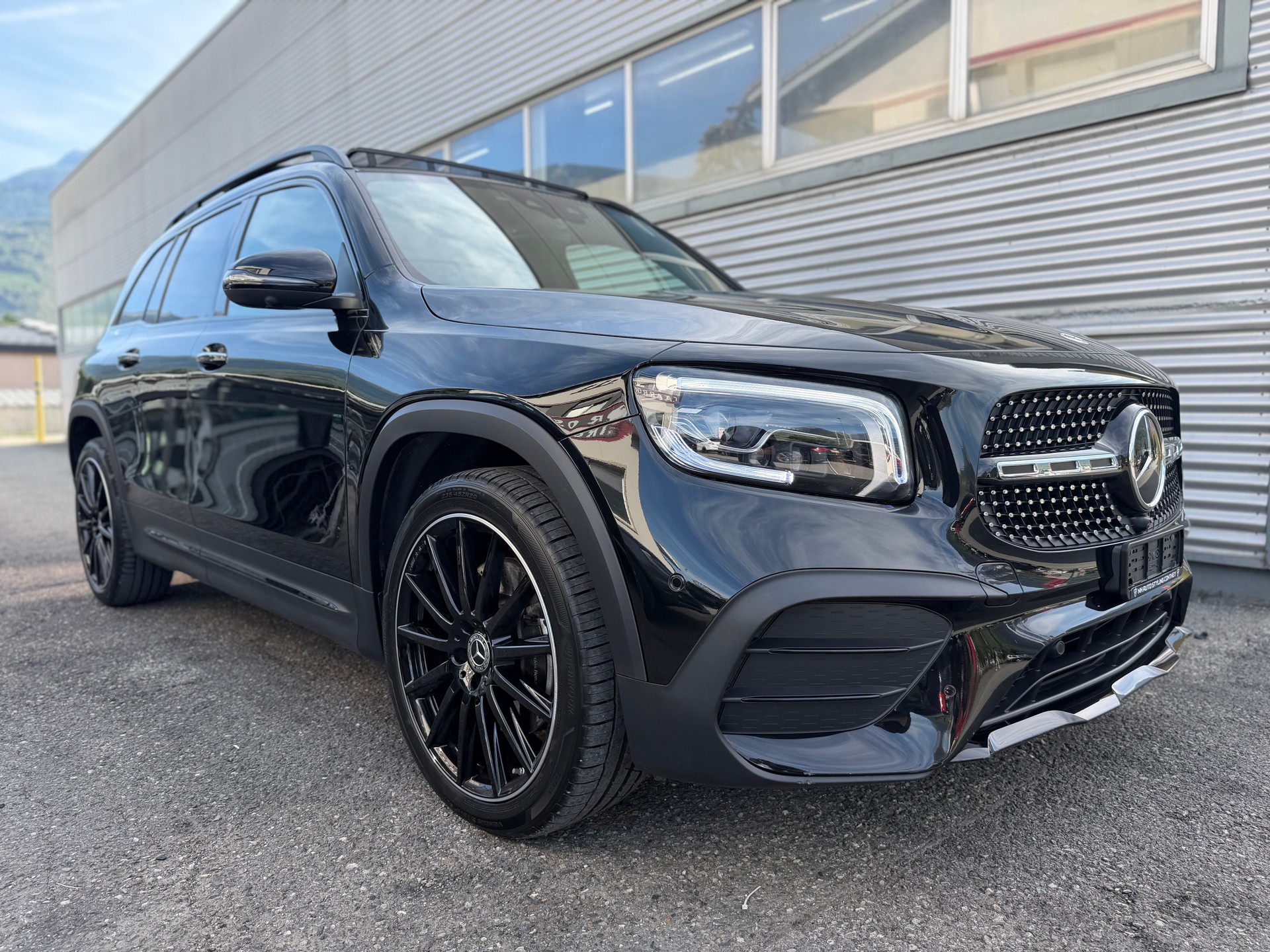 MERCEDES-BENZ GLB 250 4Matic AMG Line 8G-Tronic-image-2