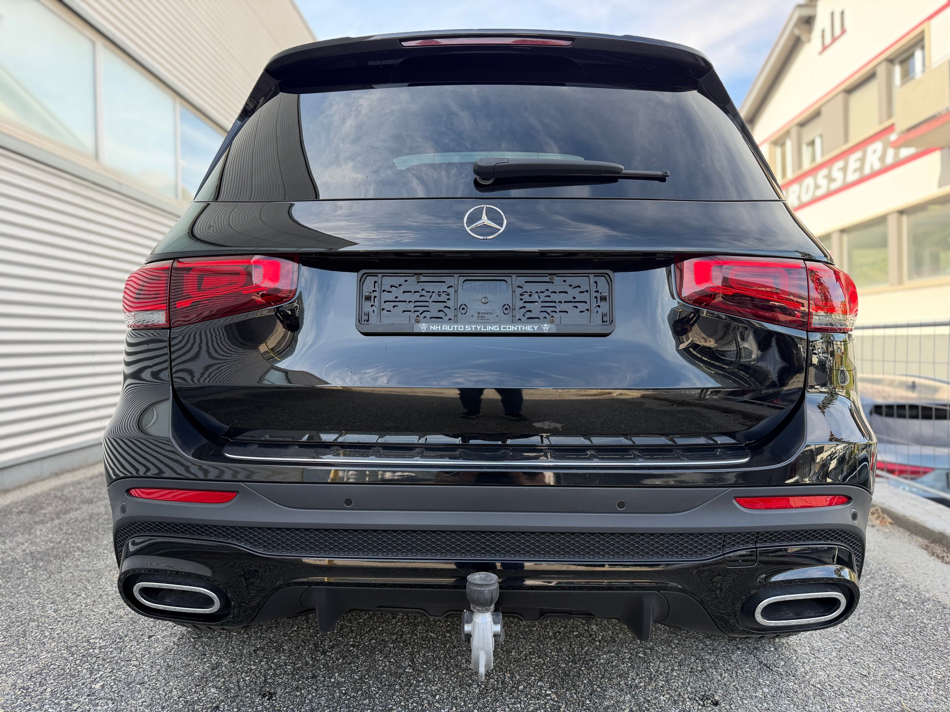 MERCEDES-BENZ GLB 250 4Matic AMG Line 8G-Tronic-image-3