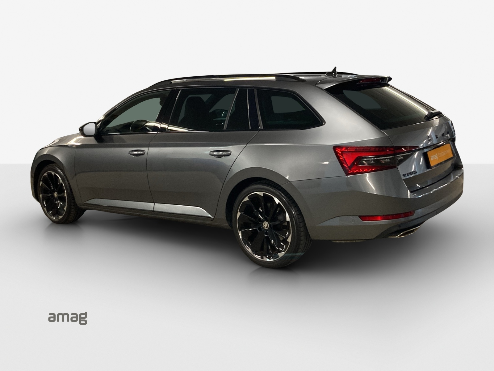 SKODA Superb Combi 2.0 TSI SportLine Light 4x4 DSG-image-1