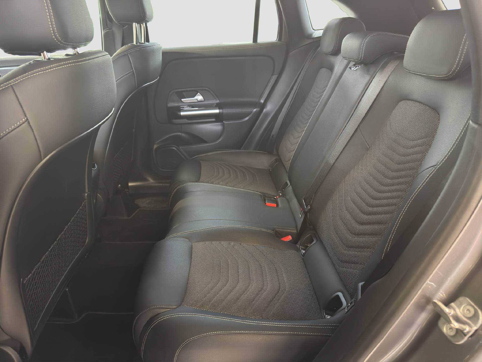 MERCEDES-BENZ GLA 250 e Progressive-image-12