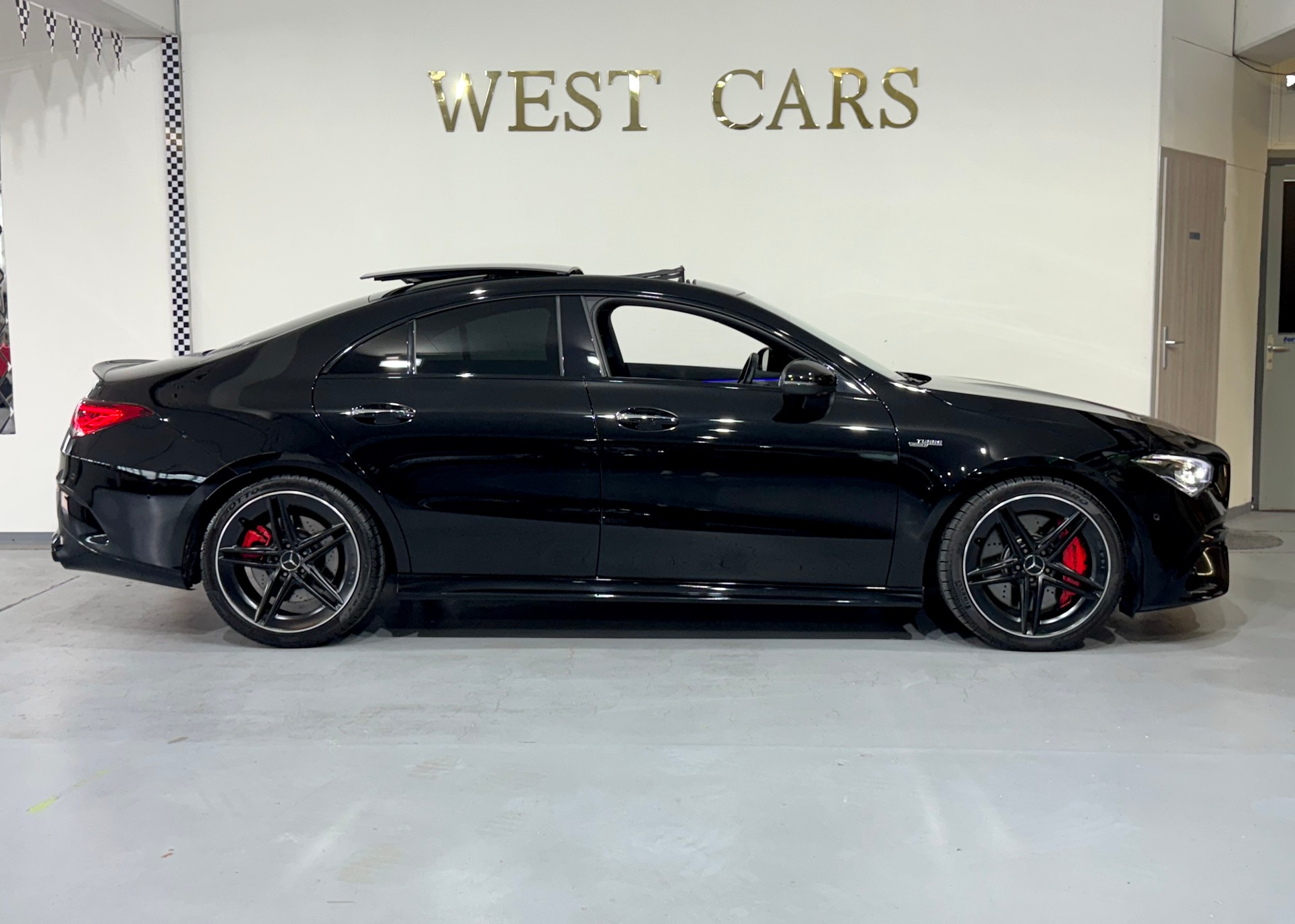 MERCEDES-BENZ CLA 45 AMG 4Matic+ 8G-DCT Black Edition-image-2