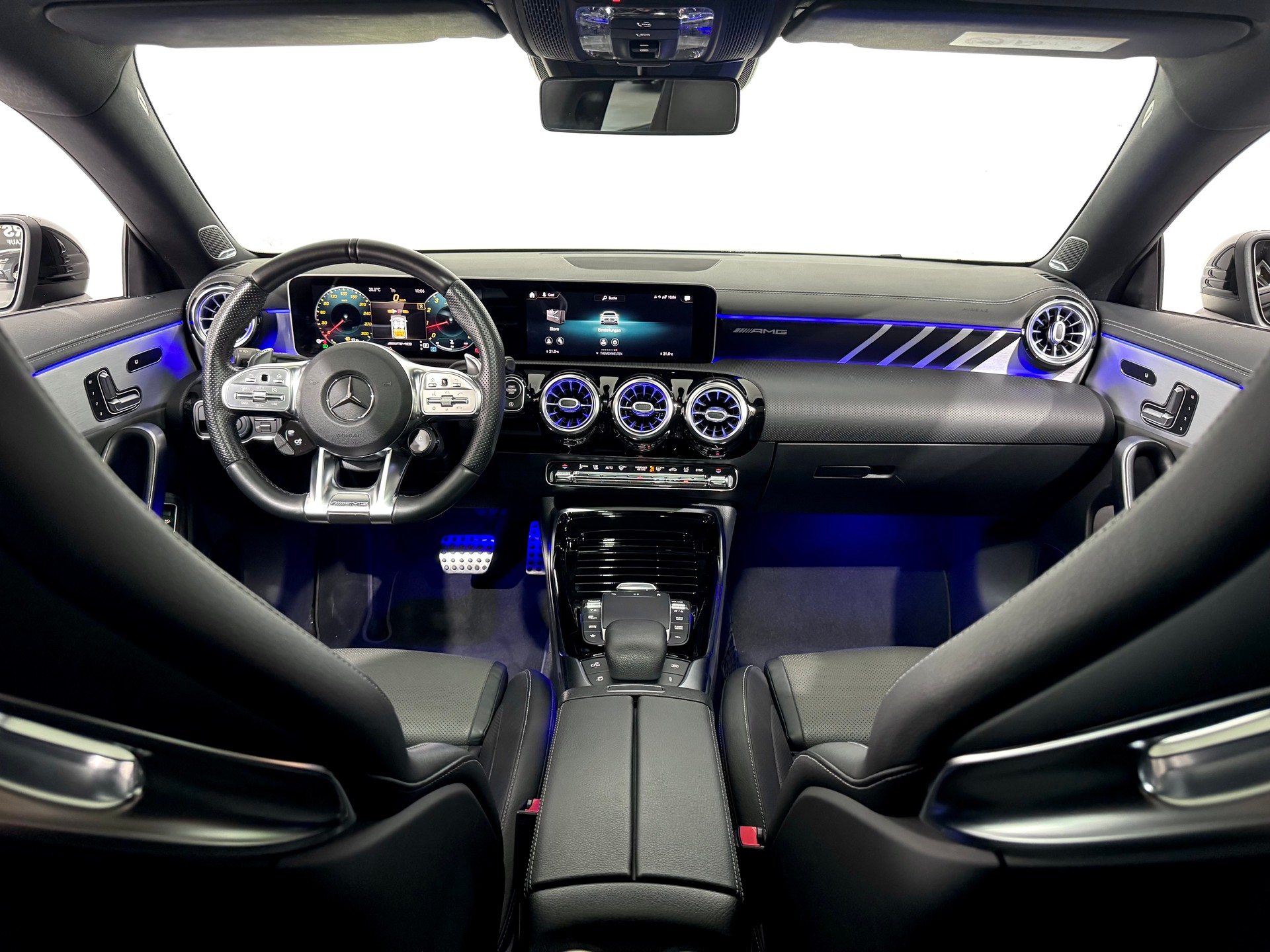 MERCEDES-BENZ CLA 45 AMG 4Matic+ 8G-DCT Black Edition-image-8