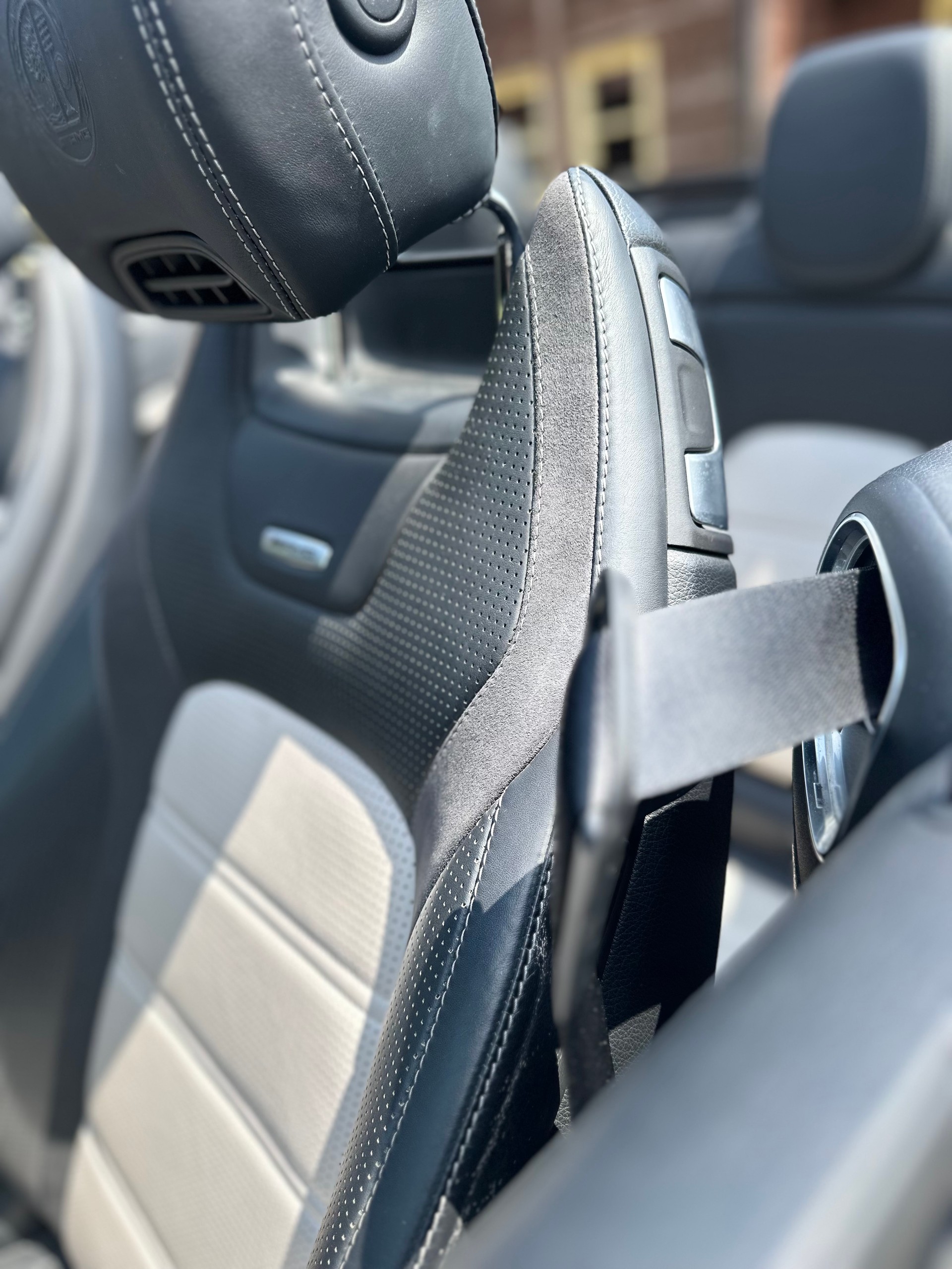 MERCEDES-BENZ C 63 S Cabriolet AMG Speedshift-image-12