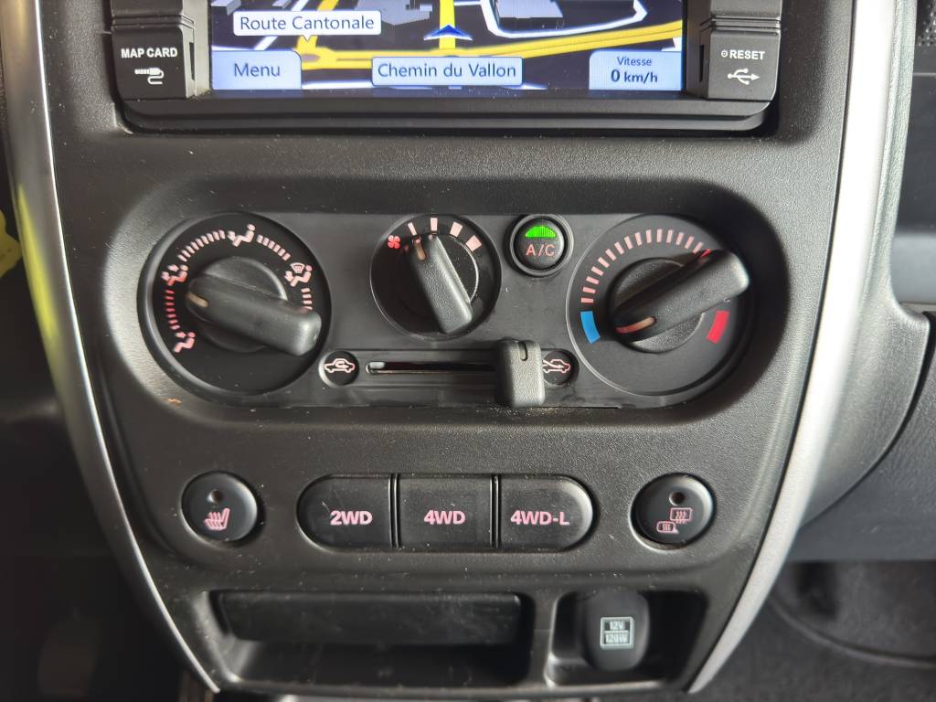 SUZUKI Jimny 1.3 16V Compact Top //Navigation/Ecran tactile/Prise USB-image-12