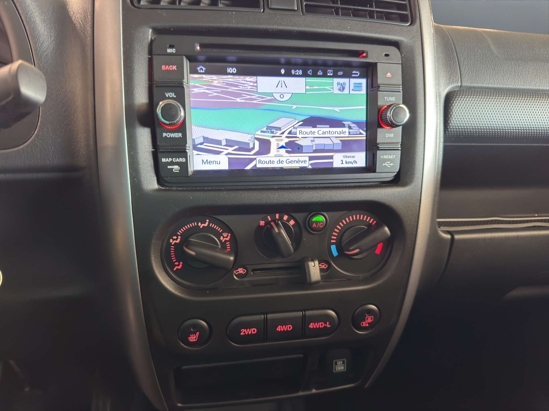 SUZUKI Jimny 1.3 16V Compact Top //Navigation/Ecran tactile/Prise USB-image-10