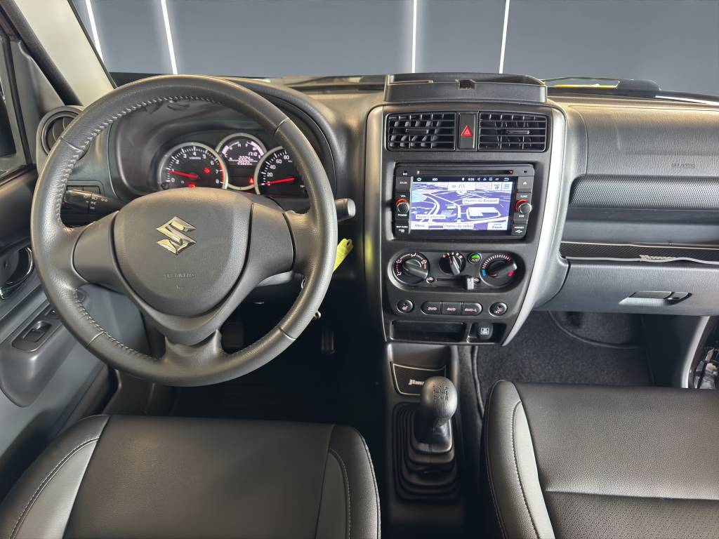 SUZUKI Jimny 1.3 16V Compact Top //Navigation/Ecran tactile/Prise USB-image-5