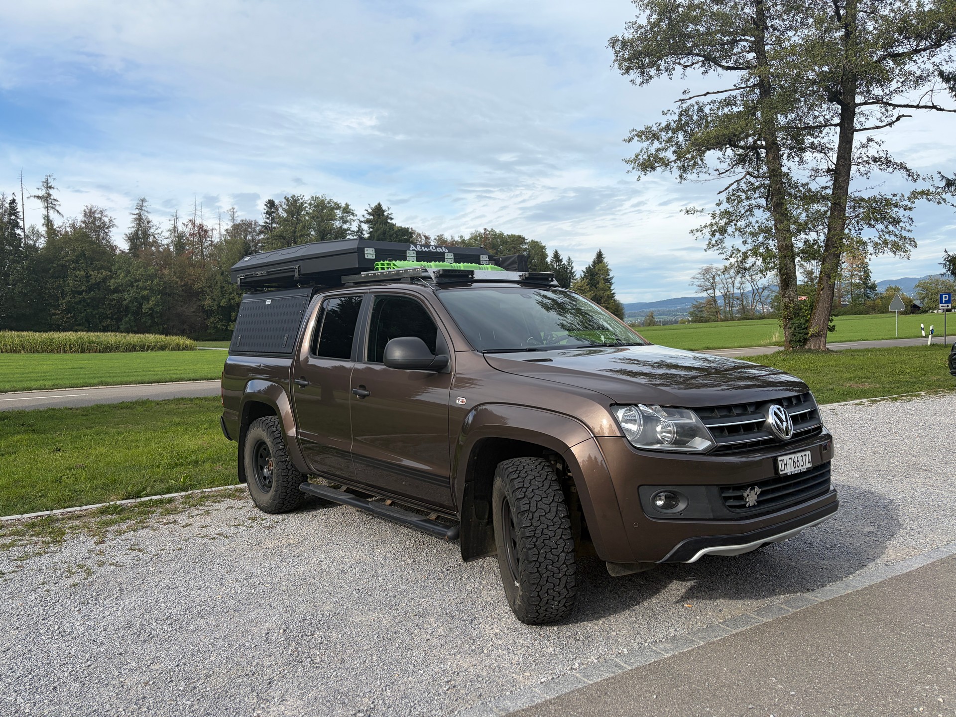 VW 2.0 TDI 180 Dark Label 4m-image-0