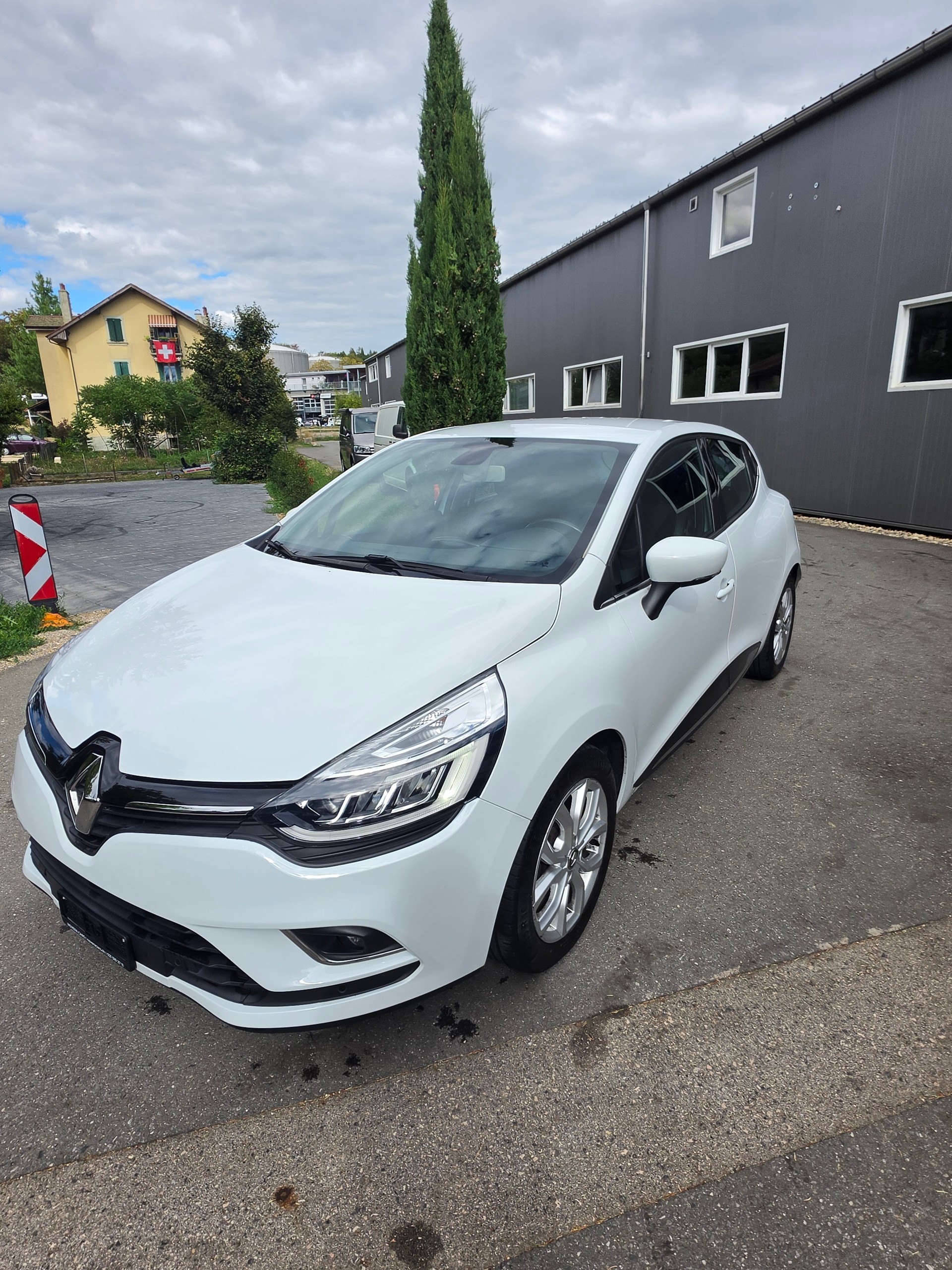 RENAULT Clio 1.2 16V T Intens EDC-image-0