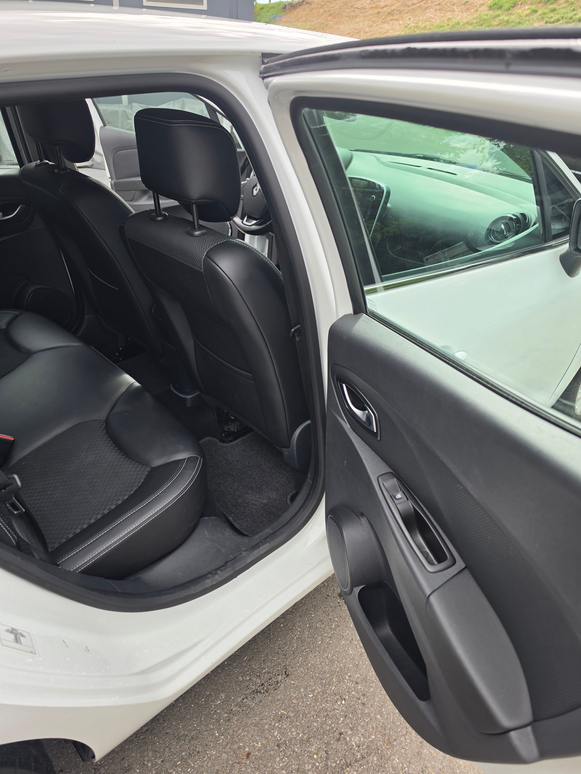 RENAULT Clio 1.2 16V T Intens EDC-image-9