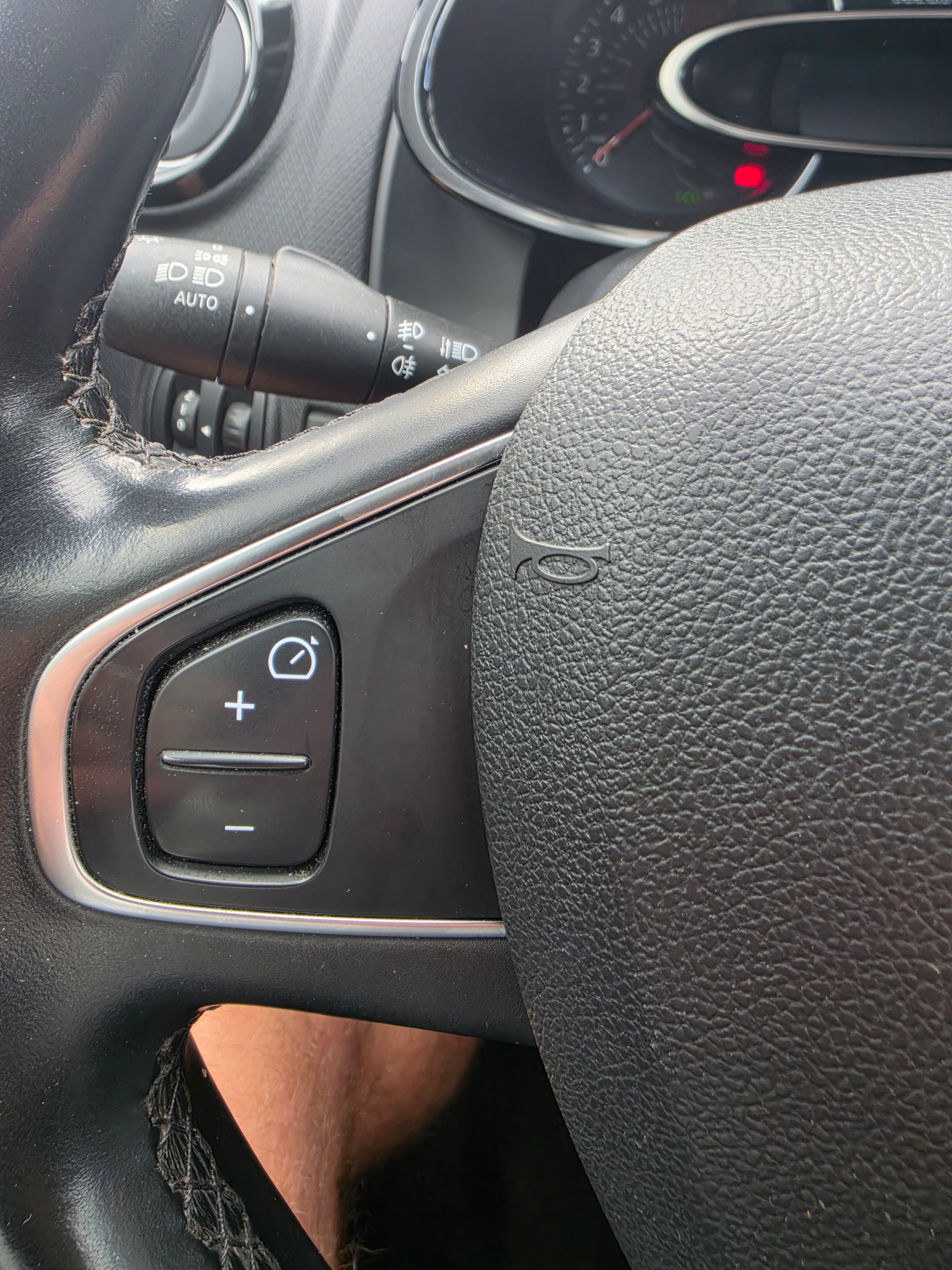 RENAULT Clio 1.2 16V T Intens EDC-image-15