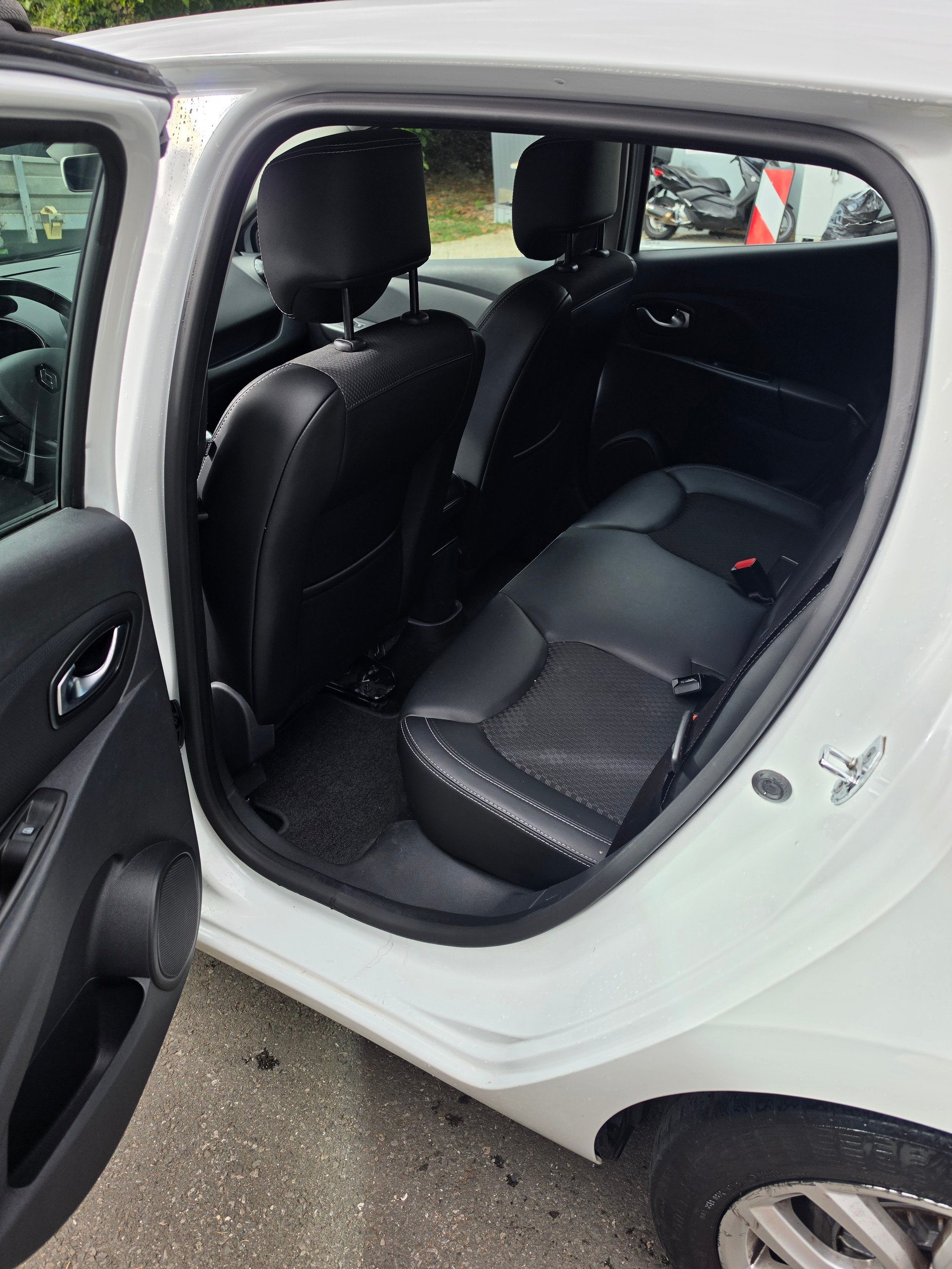 RENAULT Clio 1.2 16V T Intens EDC-image-10