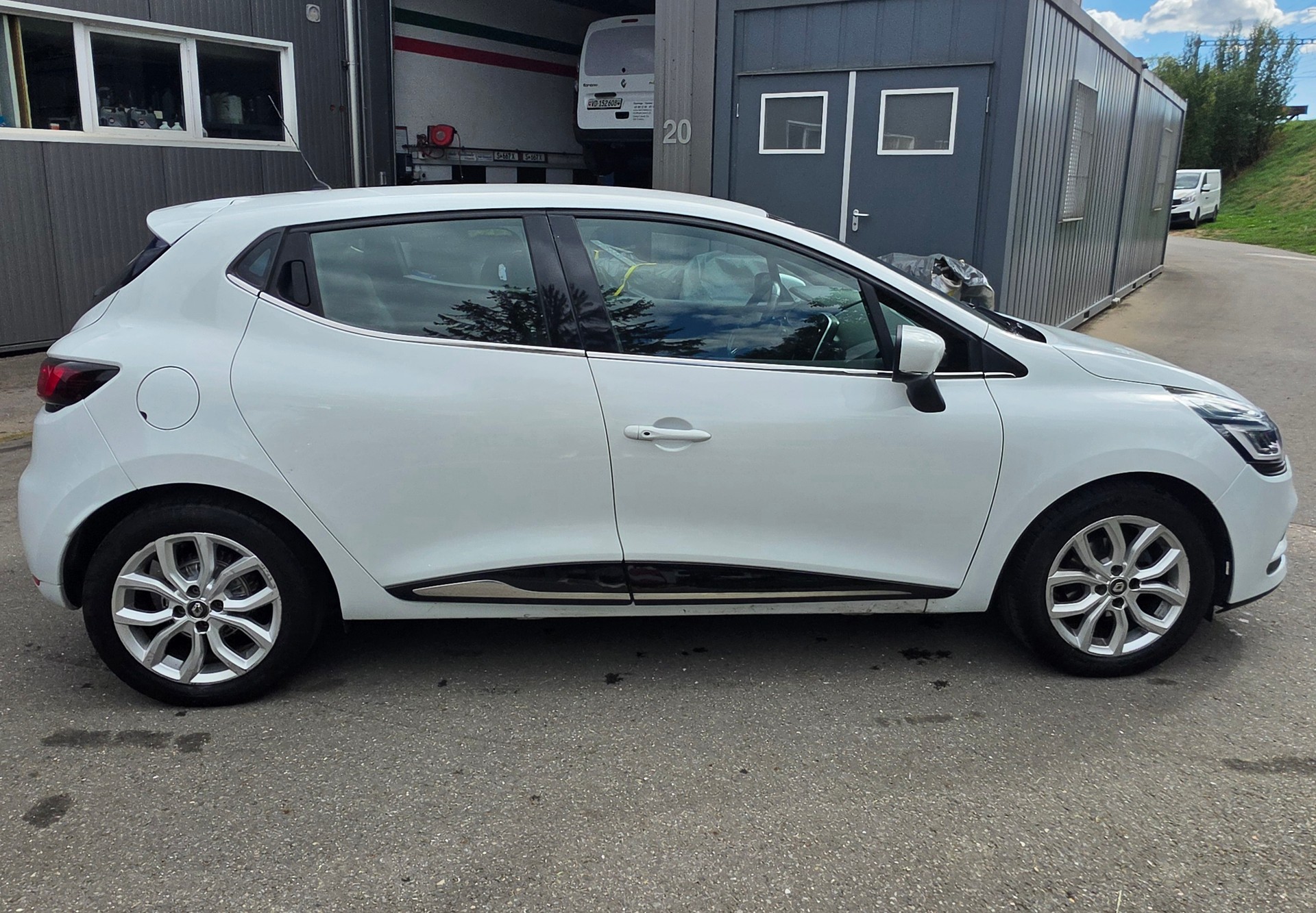 RENAULT Clio 1.2 16V T Intens EDC-image-3