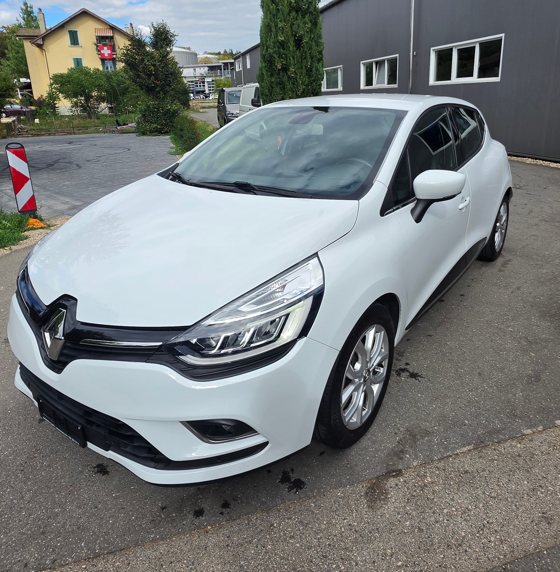 RENAULT Clio 1.2 16V T Intens EDC-image-0