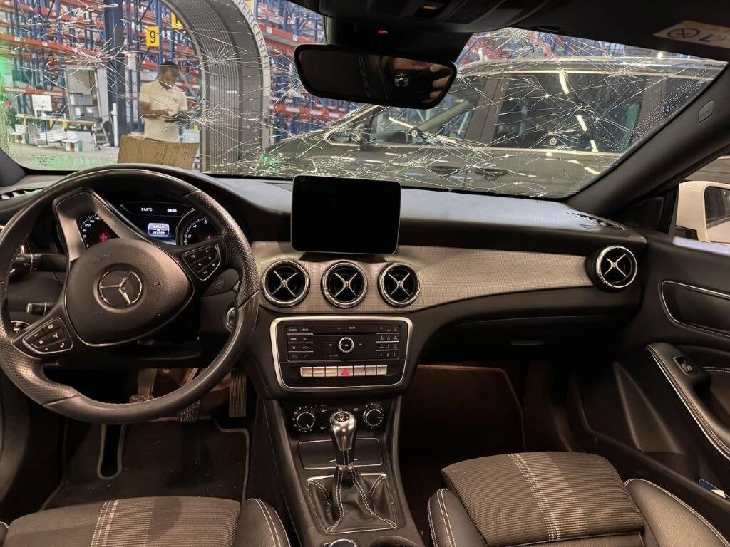 MERCEDES-BENZ URBAN-image-13