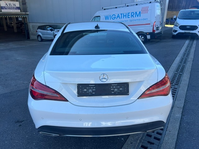 MERCEDES-BENZ CLA 180-image-9