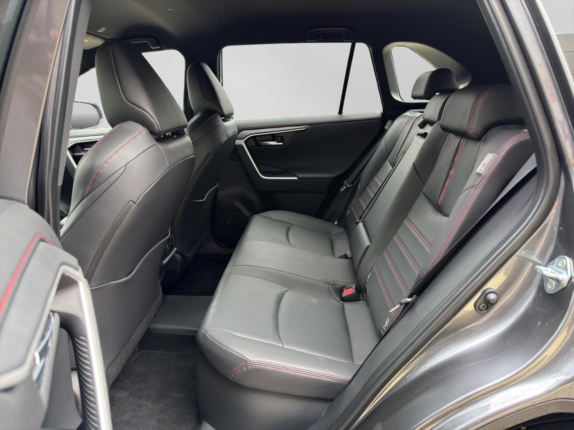 TOYOTA RAV4 2.5 Plug-In-Hybrid Platinum-image-6