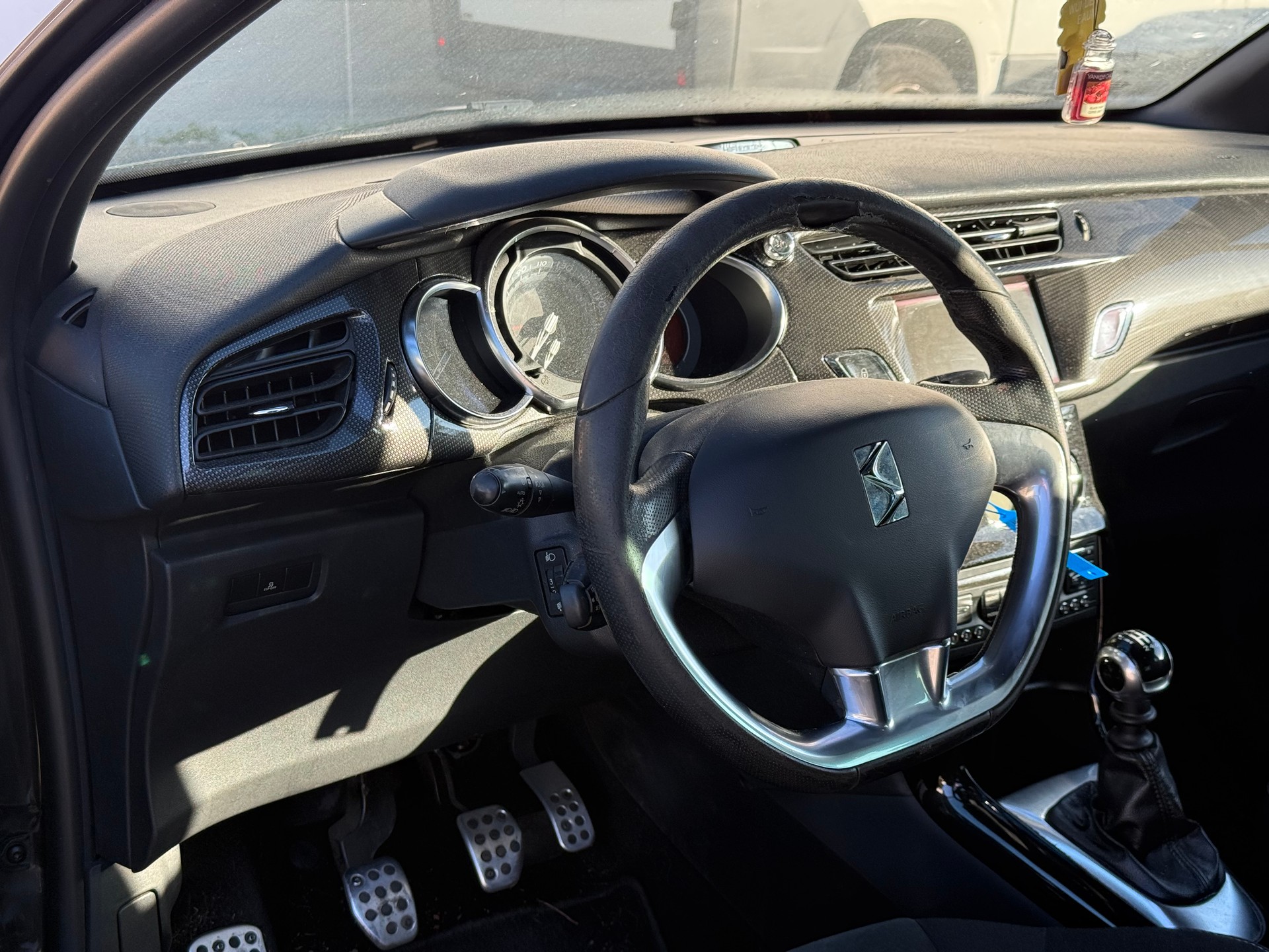 DS AUTOMOBILES DS3 1.6 THP Black & Silver-image-11