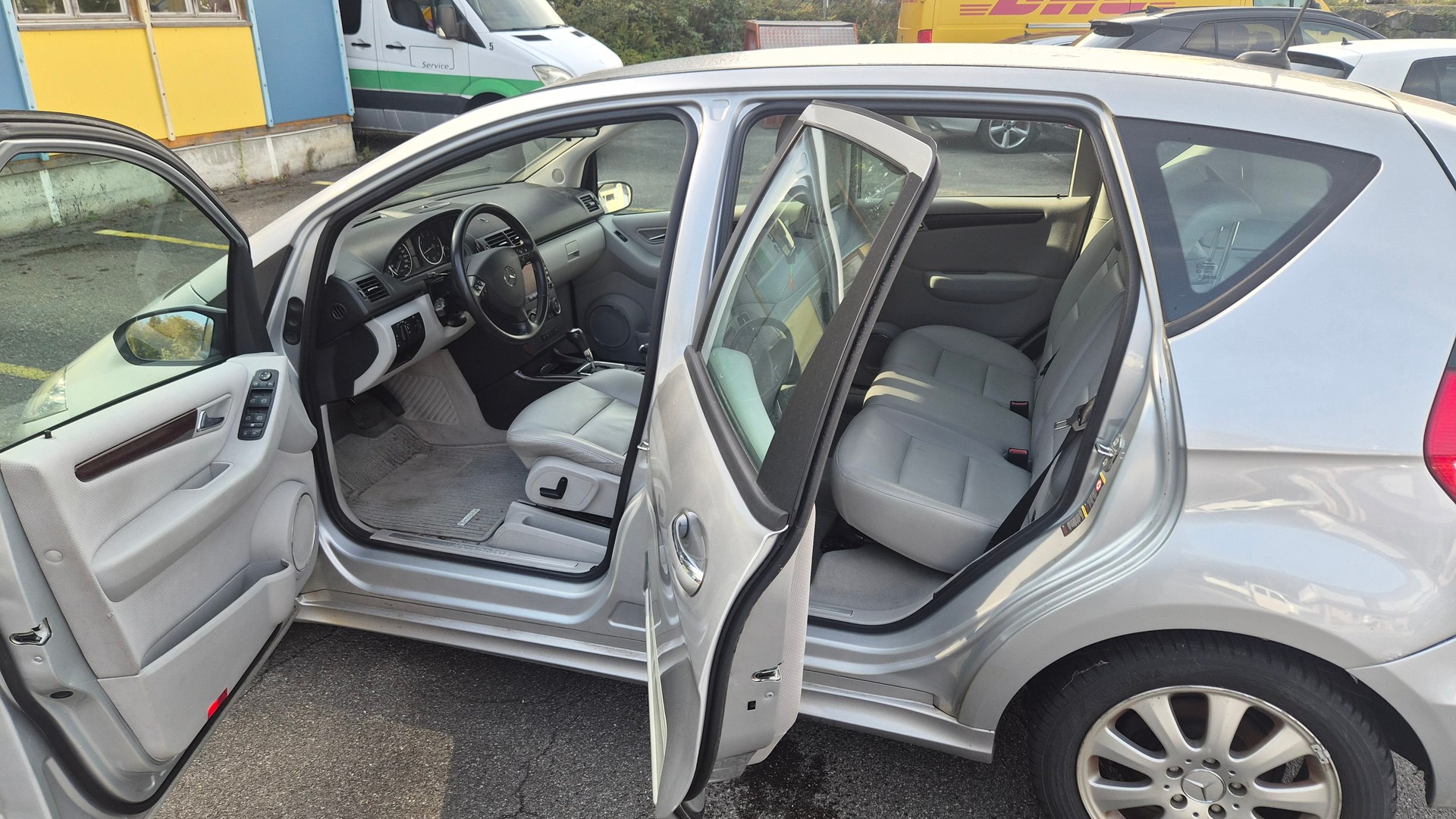 MERCEDES-BENZ A 200 Elegance-image-3