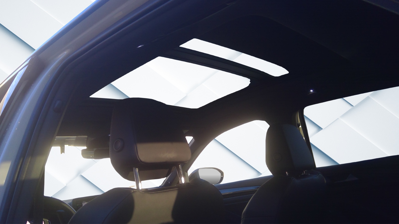 VW T-Roc 2.0 TSI R-Line DSG 4Motion-image-11