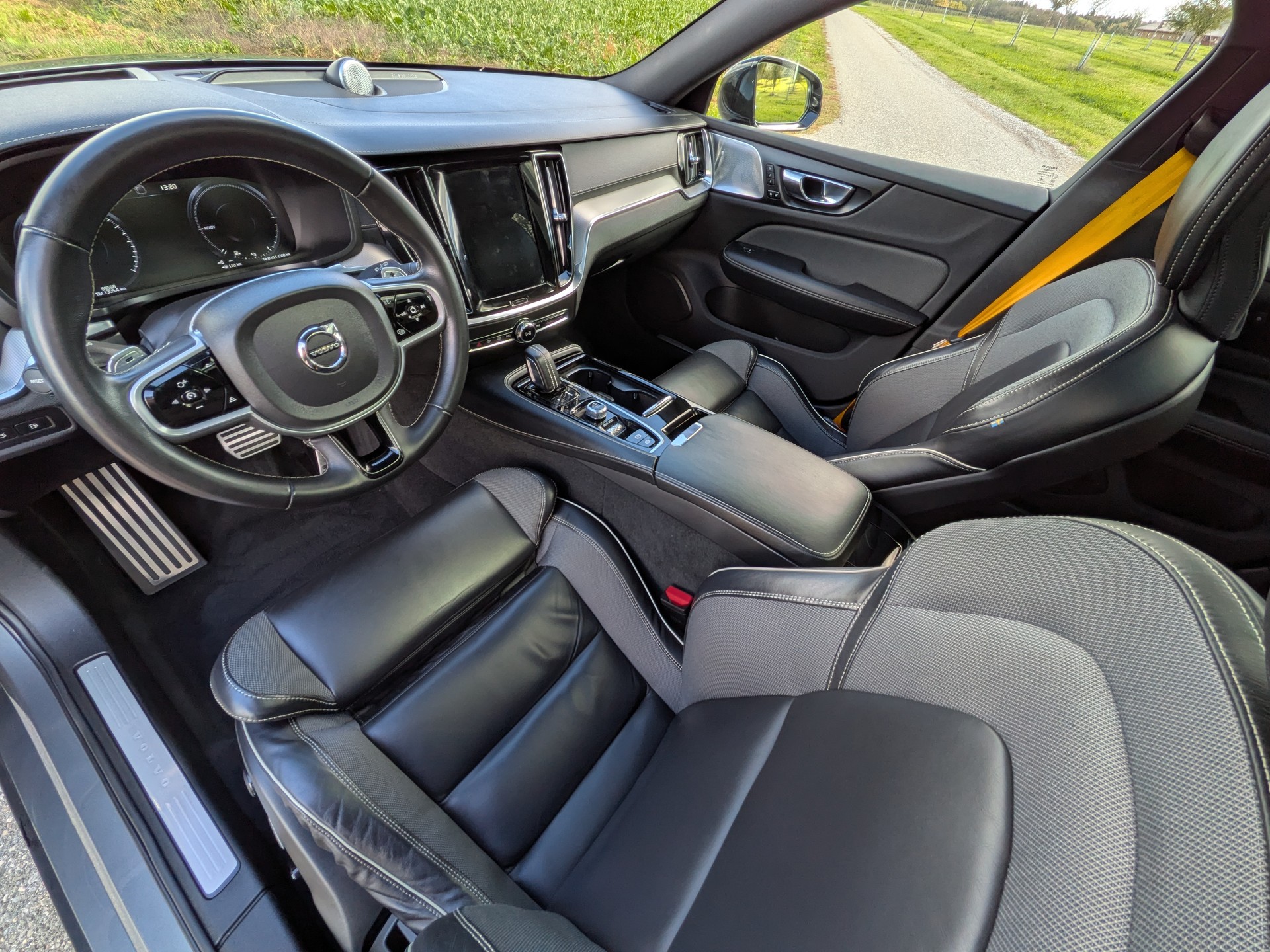 VOLVO V60 T8 eAWD Twin Engine POLESTAR Geartronic-image-12