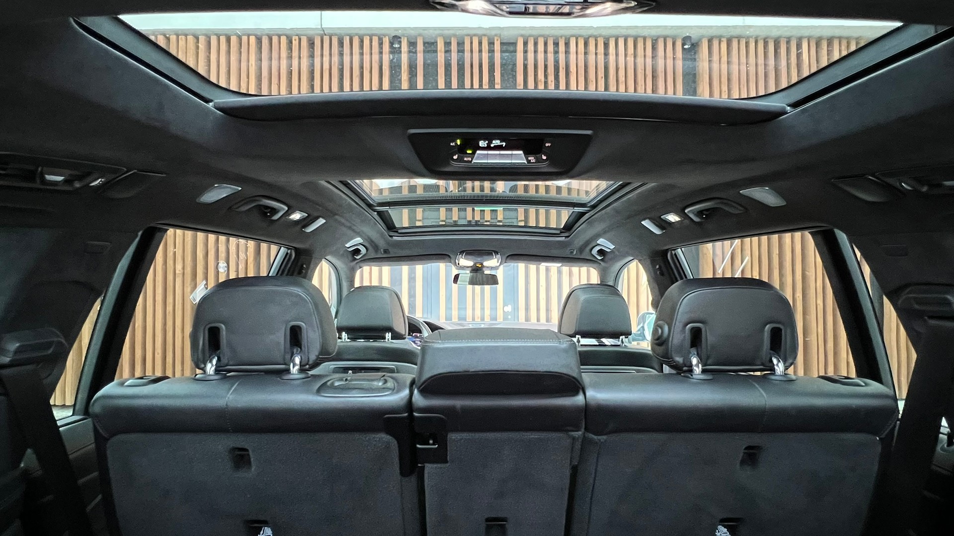 BMW X7 xDRIVE M50d STEPTRONIC BLACK l 400 PS-image-28