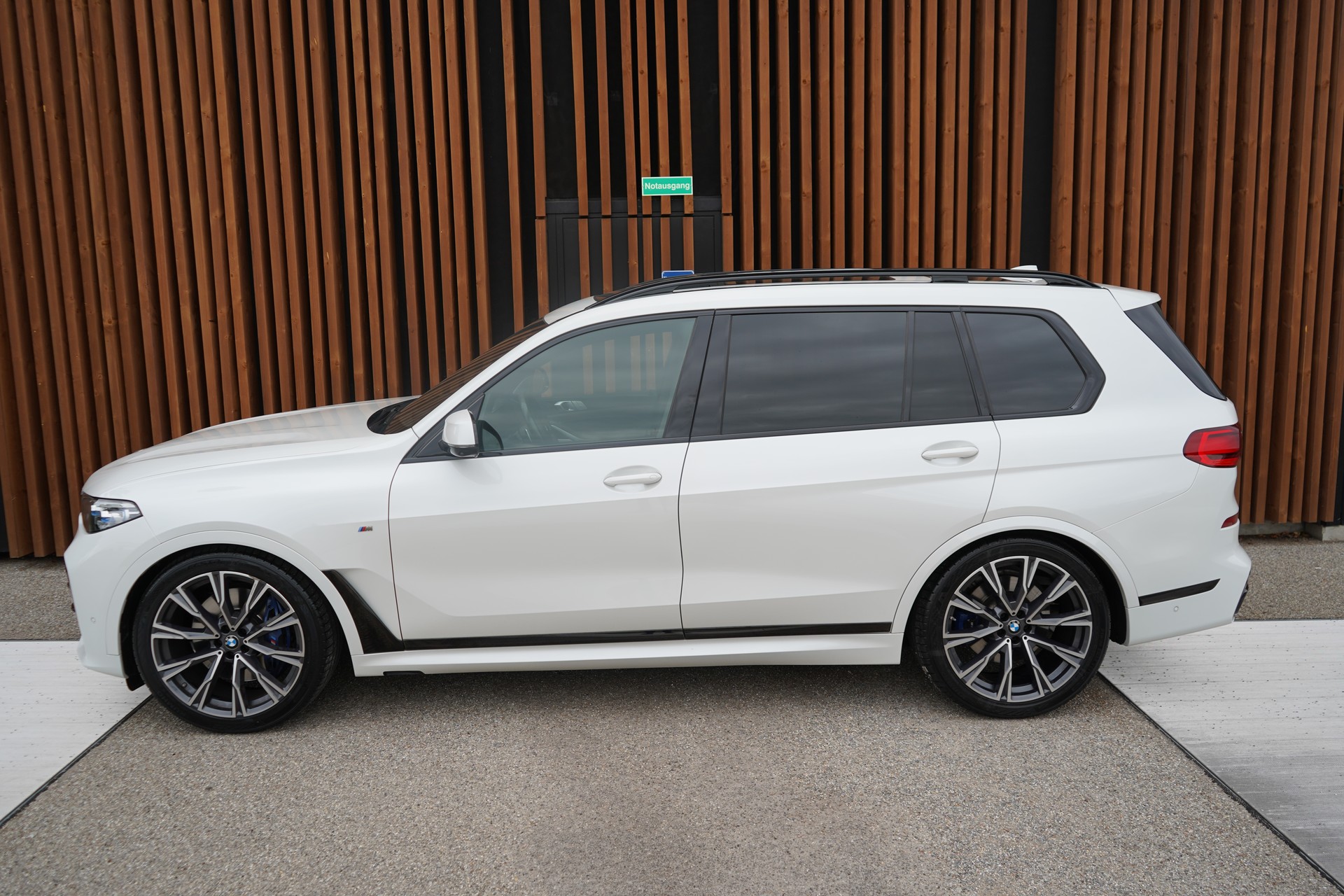 BMW X7 xDRIVE M50d STEPTRONIC BLACK l 400 PS-image-3