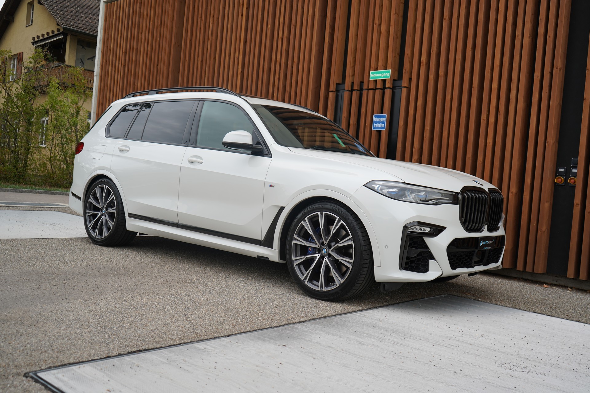 BMW X7 xDRIVE M50d STEPTRONIC BLACK l 400 PS-image-10