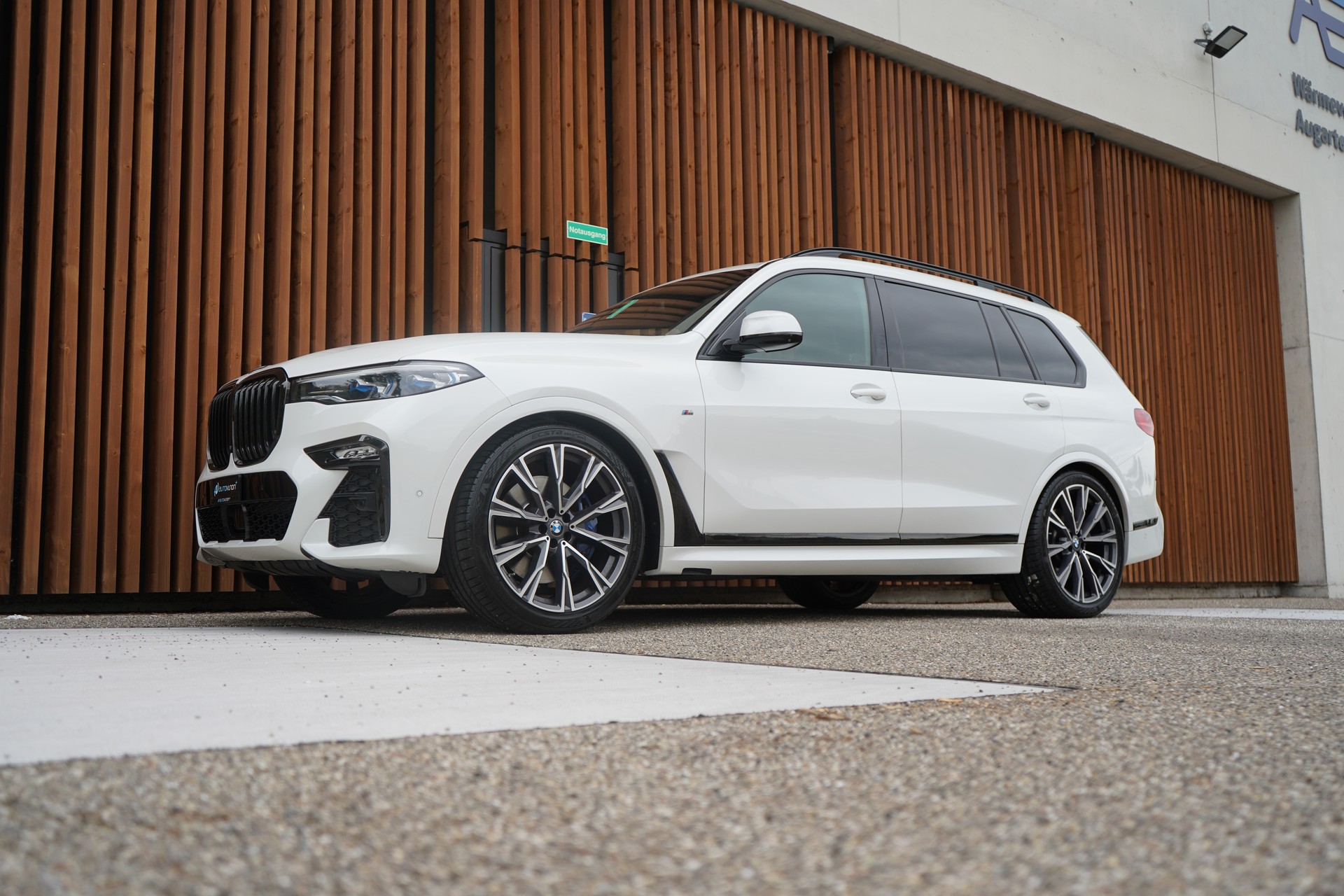 BMW X7 xDRIVE M50d STEPTRONIC BLACK l 400 PS-image-6