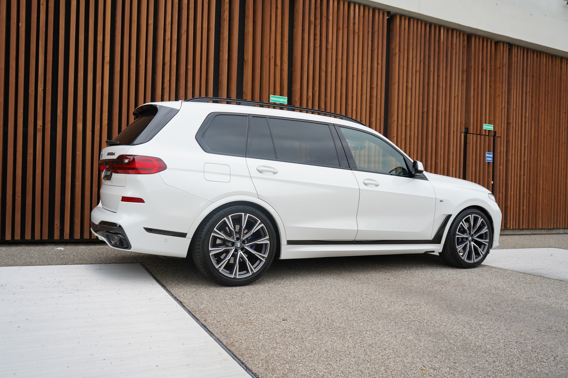 BMW X7 xDRIVE M50d STEPTRONIC BLACK l 400 PS-image-9