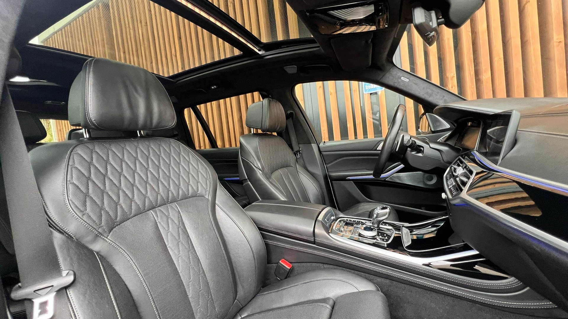 BMW X7 xDRIVE M50d STEPTRONIC BLACK l 400 PS-image-25