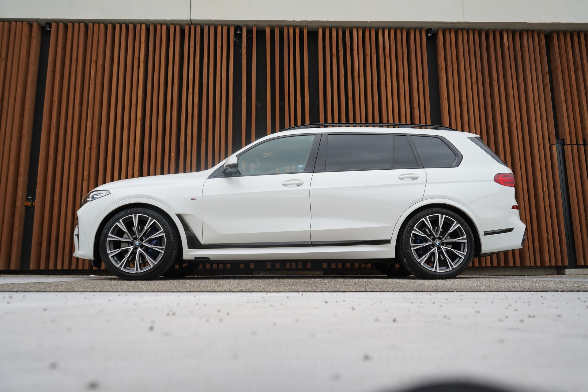 BMW X7 xDRIVE M50d STEPTRONIC BLACK l 400 PS-image-1