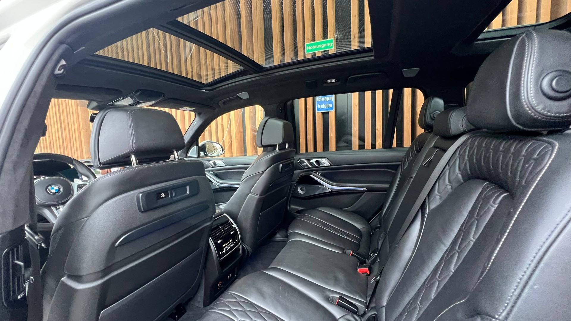 BMW X7 xDRIVE M50d STEPTRONIC BLACK l 400 PS-image-27