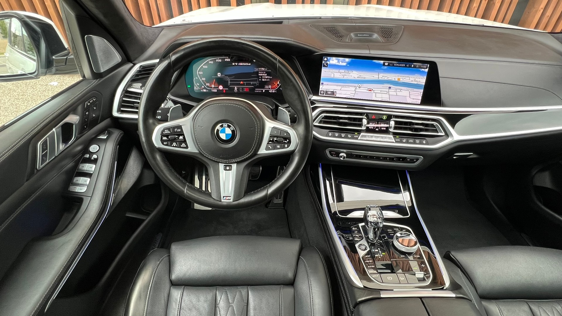 BMW X7 xDRIVE M50d STEPTRONIC BLACK l 400 PS-image-18