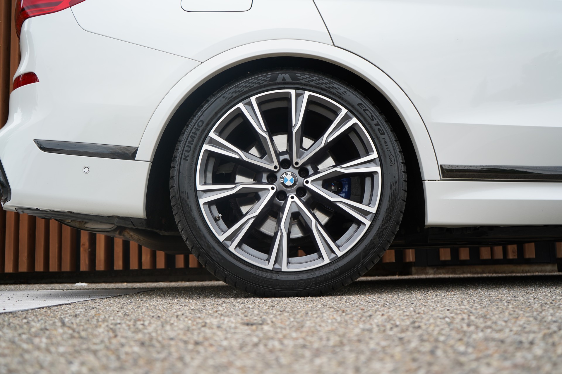 BMW X7 xDRIVE M50d STEPTRONIC BLACK l 400 PS-image-16