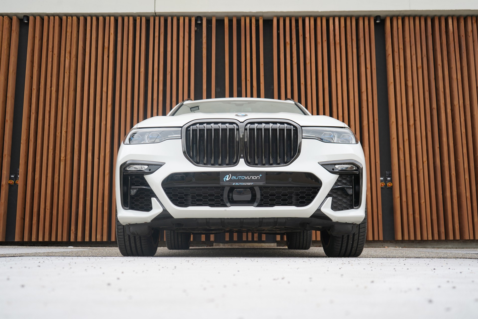 BMW X7 xDRIVE M50d STEPTRONIC BLACK l 400 PS-image-12