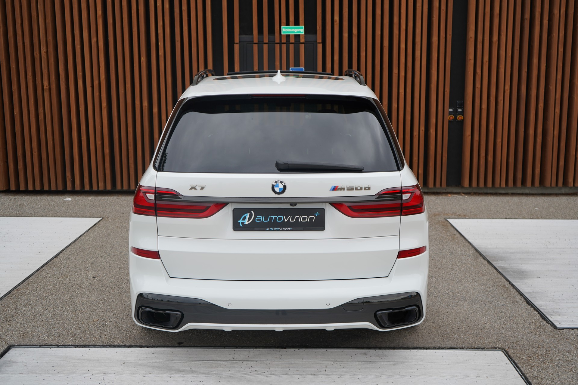 BMW X7 xDRIVE M50d STEPTRONIC BLACK l 400 PS-image-13