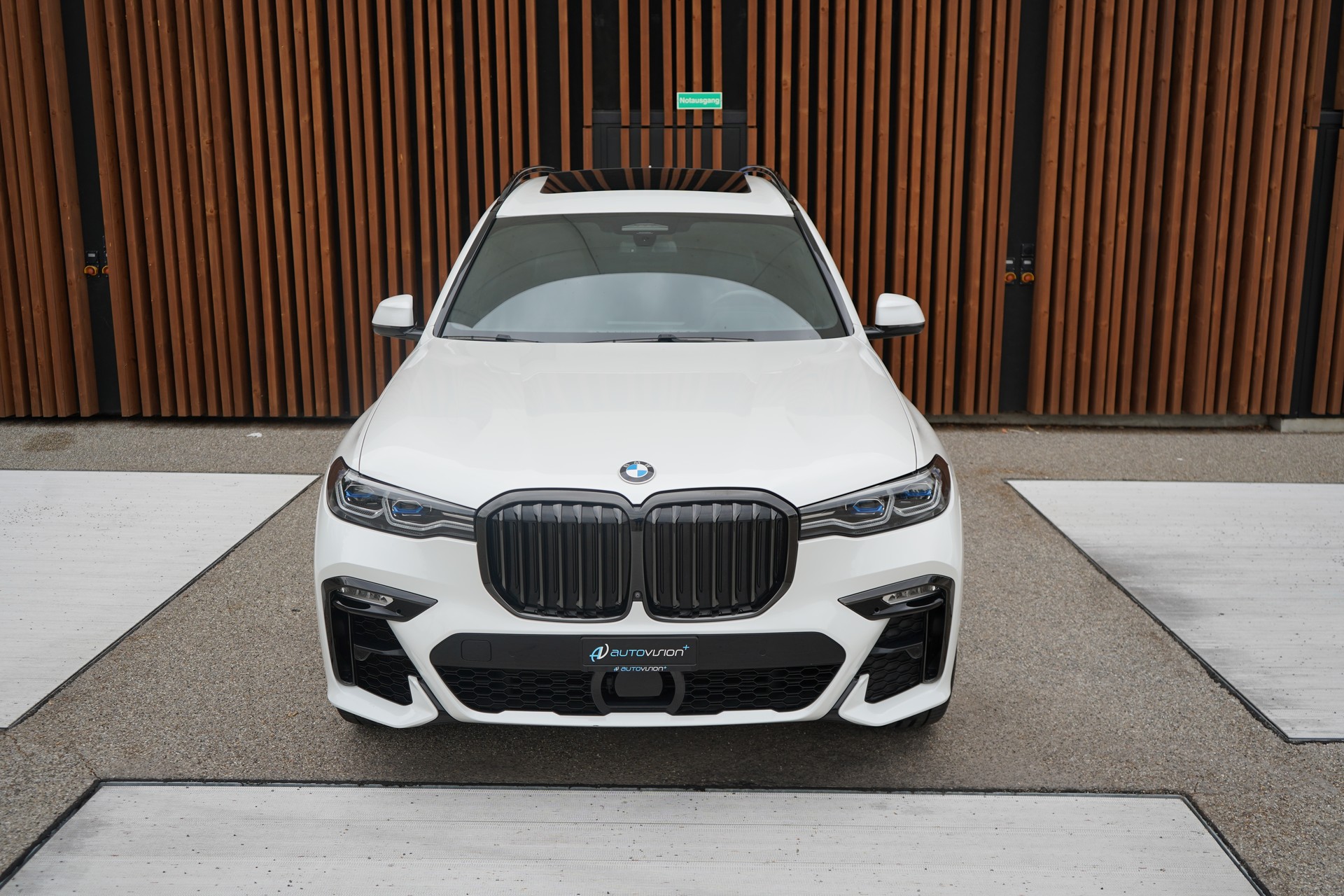 BMW X7 xDRIVE M50d STEPTRONIC BLACK l 400 PS-image-11