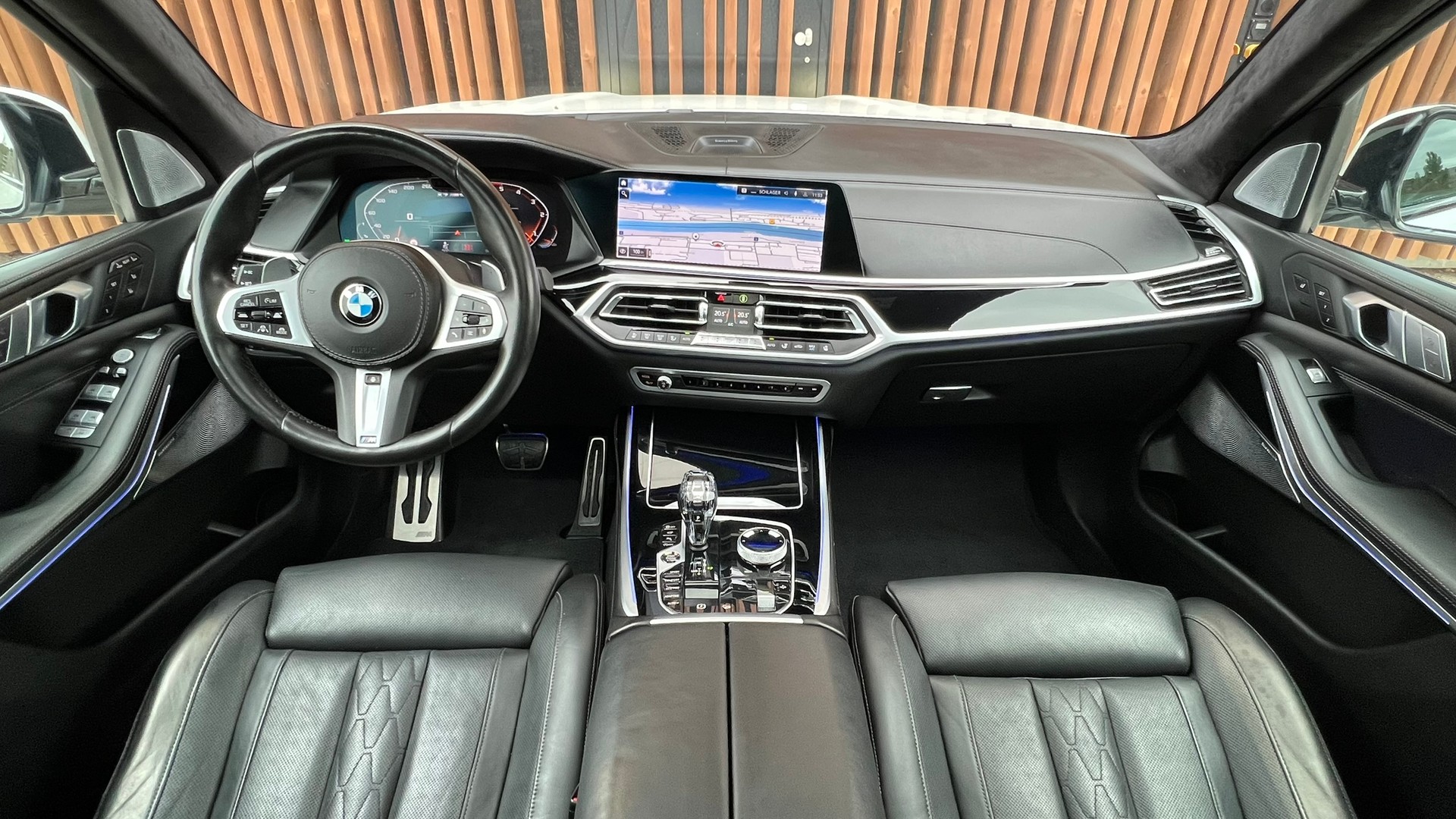 BMW X7 xDRIVE M50d STEPTRONIC BLACK l 400 PS-image-17