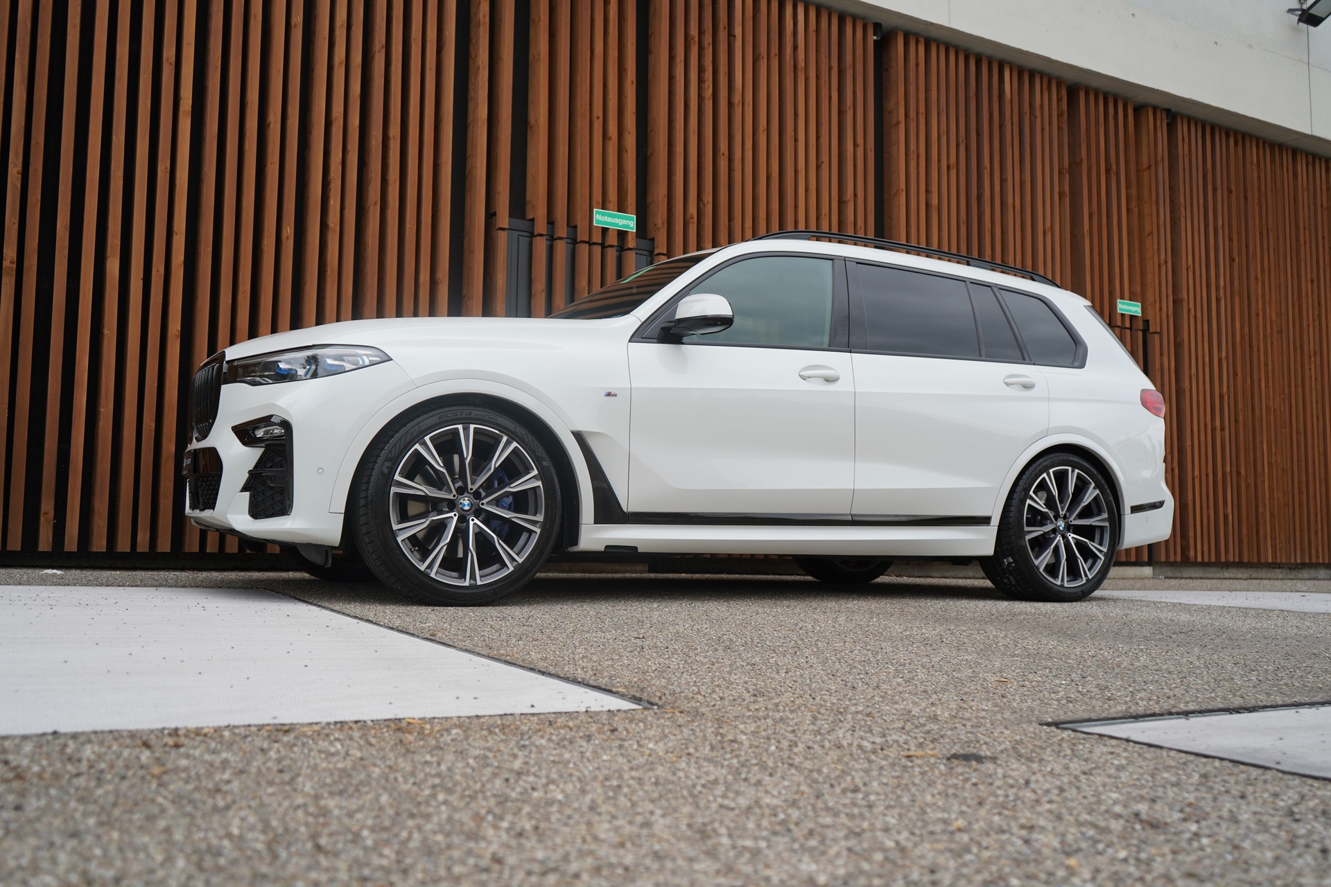 BMW X7 xDRIVE M50d STEPTRONIC BLACK l 400 PS-image-4