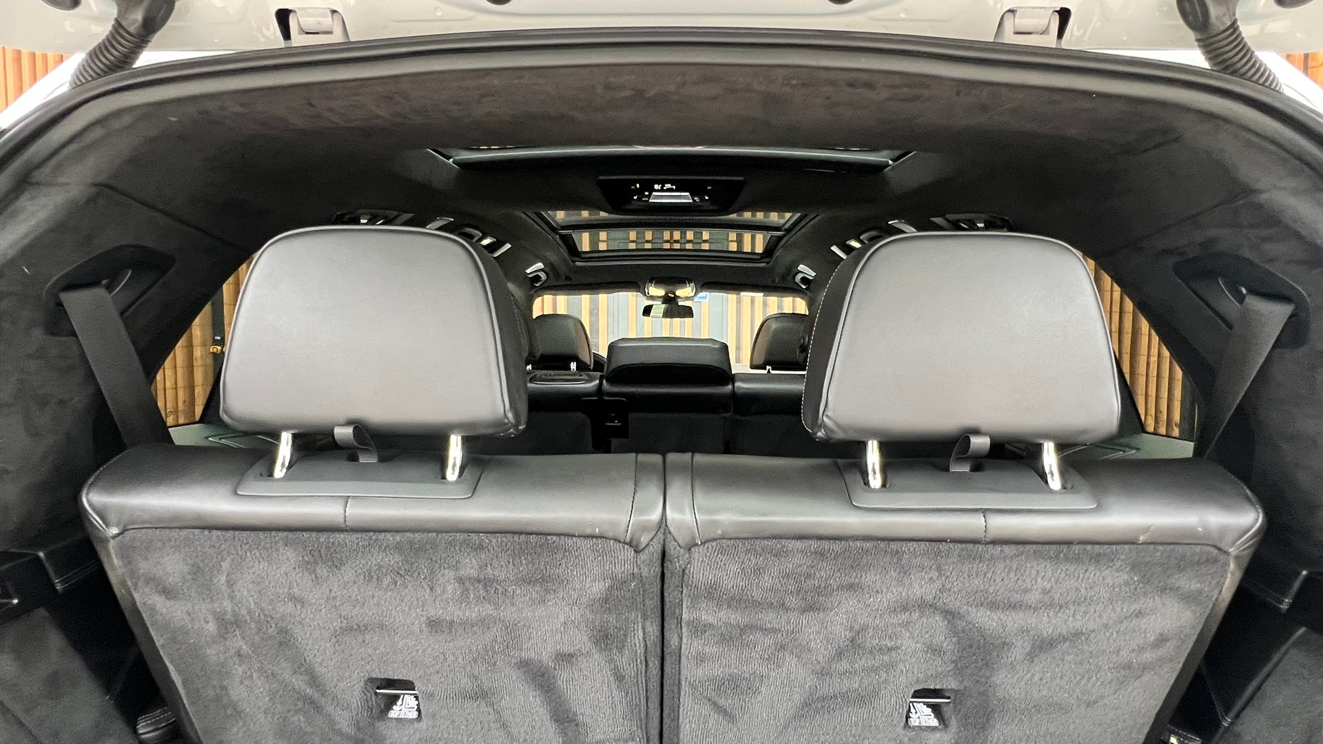 BMW X7 xDRIVE M50d STEPTRONIC BLACK l 400 PS-image-29
