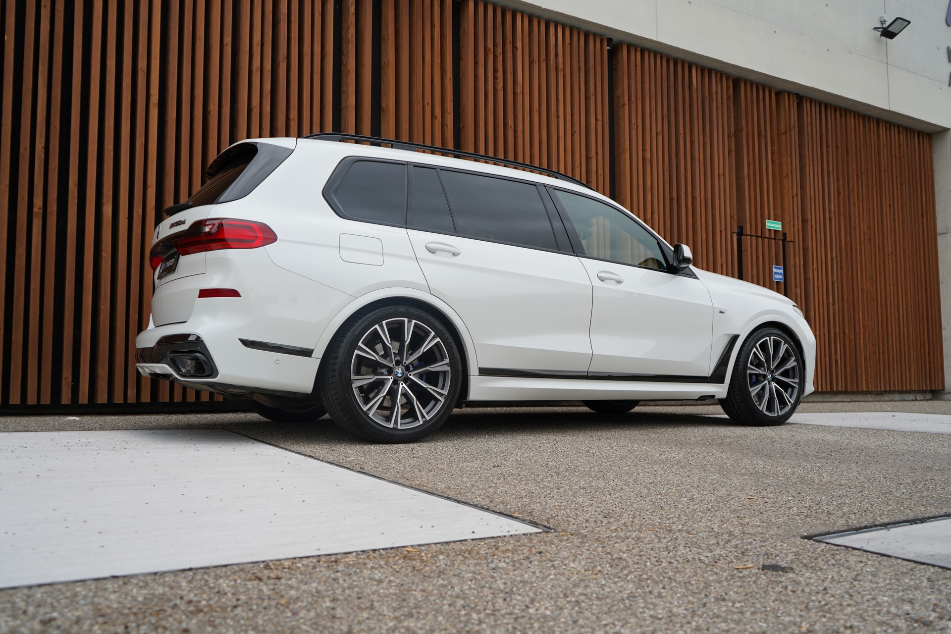 BMW X7 xDRIVE M50d STEPTRONIC BLACK l 400 PS-image-7