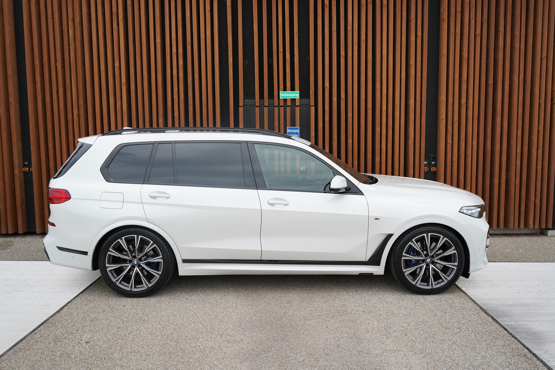 BMW X7 xDRIVE M50d STEPTRONIC BLACK l 400 PS-image-2
