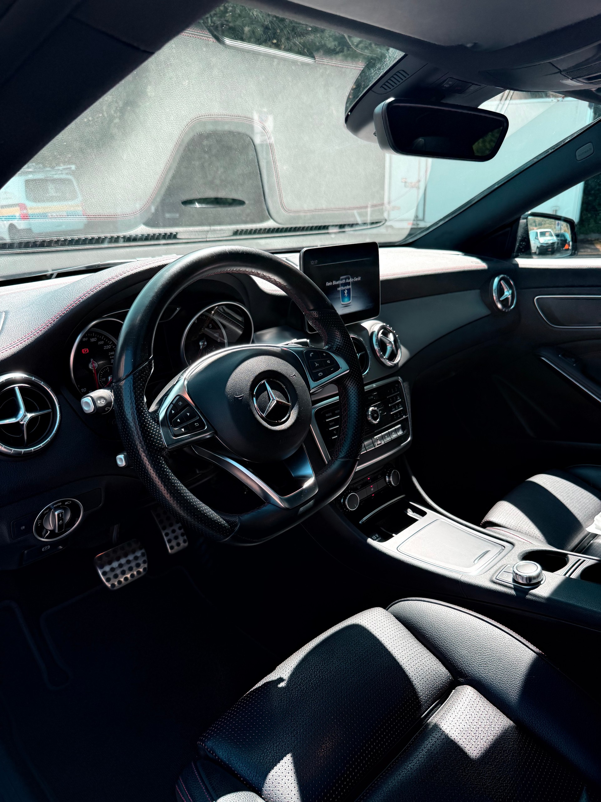 MERCEDES-BENZ CLA 200 d AMG Line-image-5