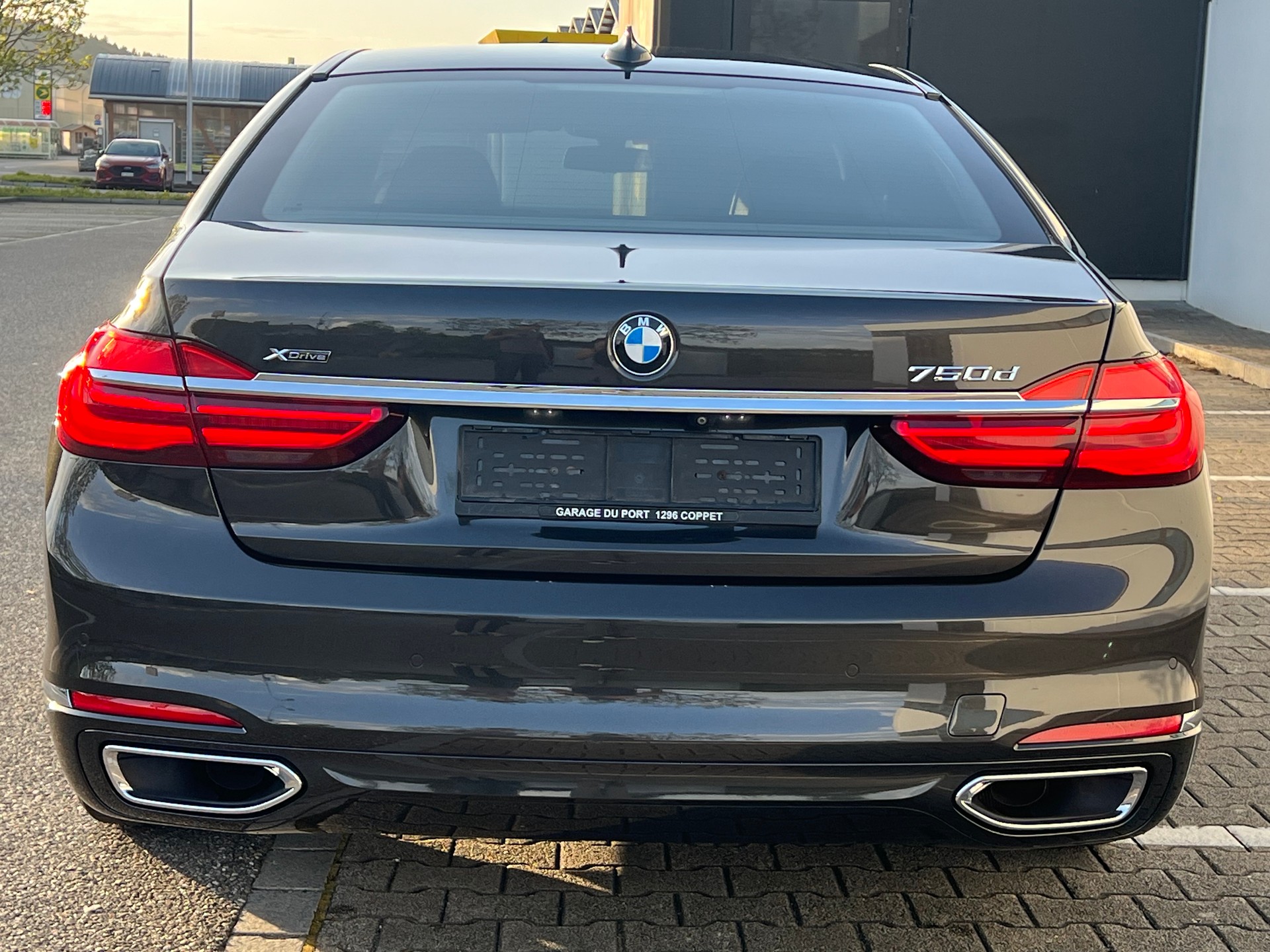 BMW 750d xDrive Steptronic-image-2