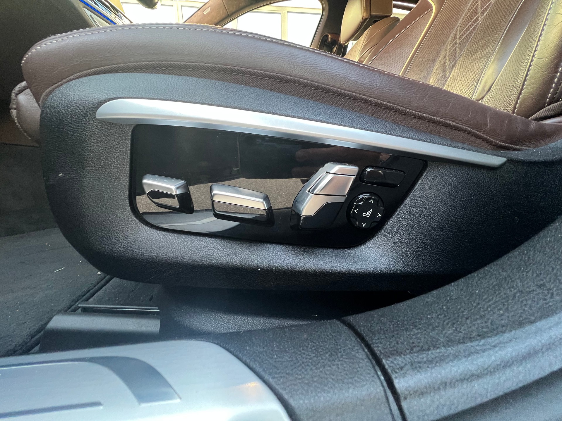 BMW 750d xDrive Steptronic-image-14