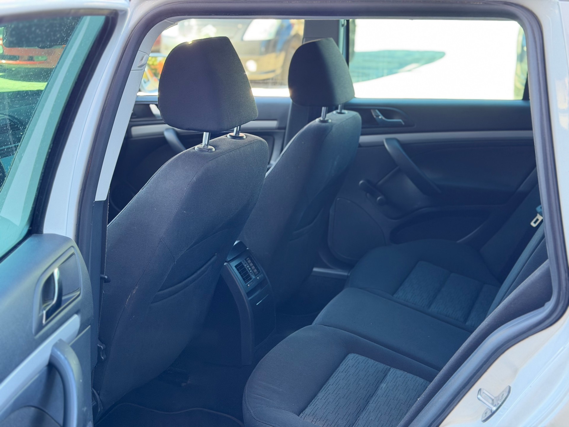 SKODA Octavia Combi 2.0 TDI Elegance 4x4 DSG-image-10