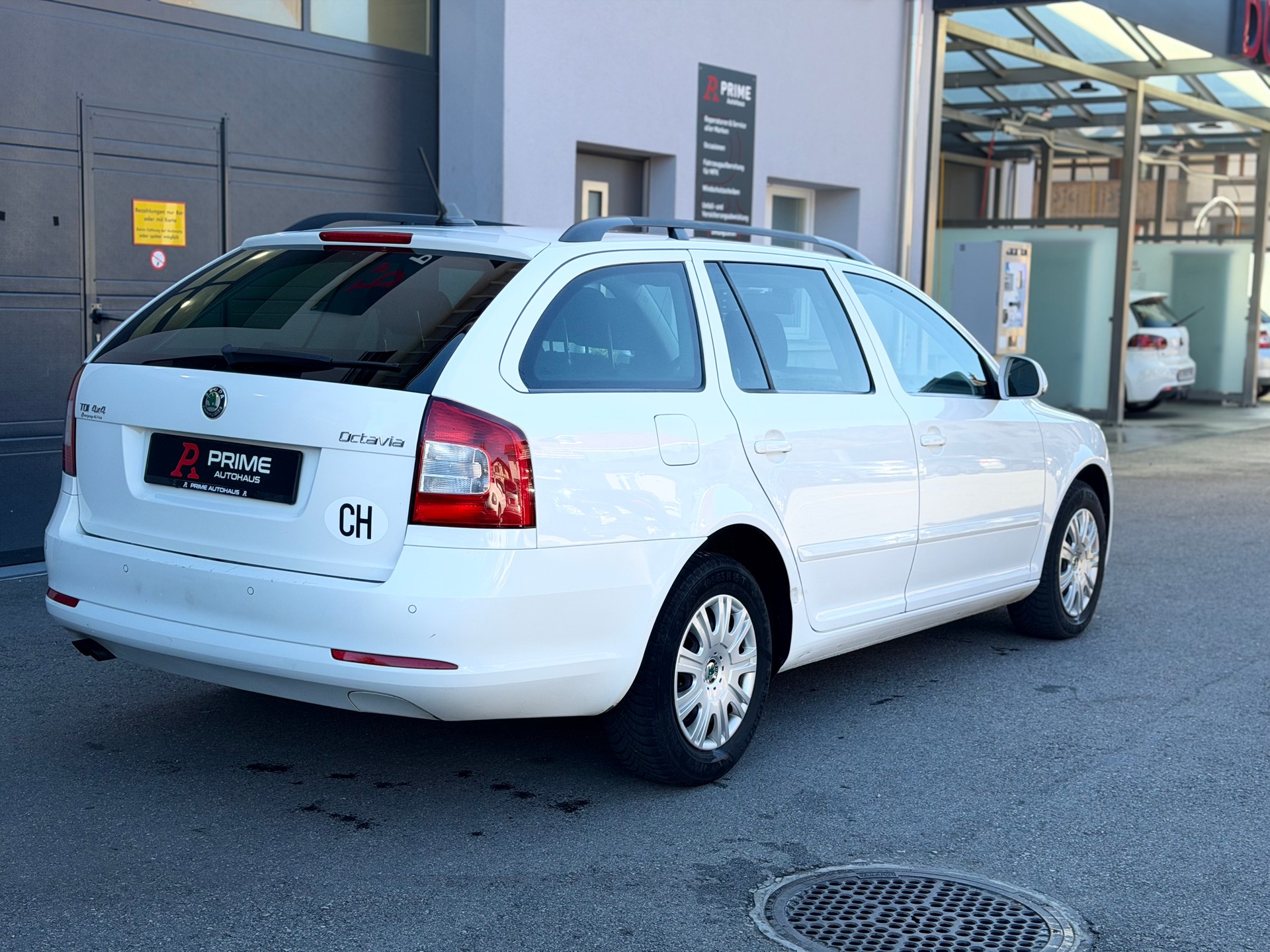 SKODA Octavia Combi 2.0 TDI Elegance 4x4 DSG-image-4