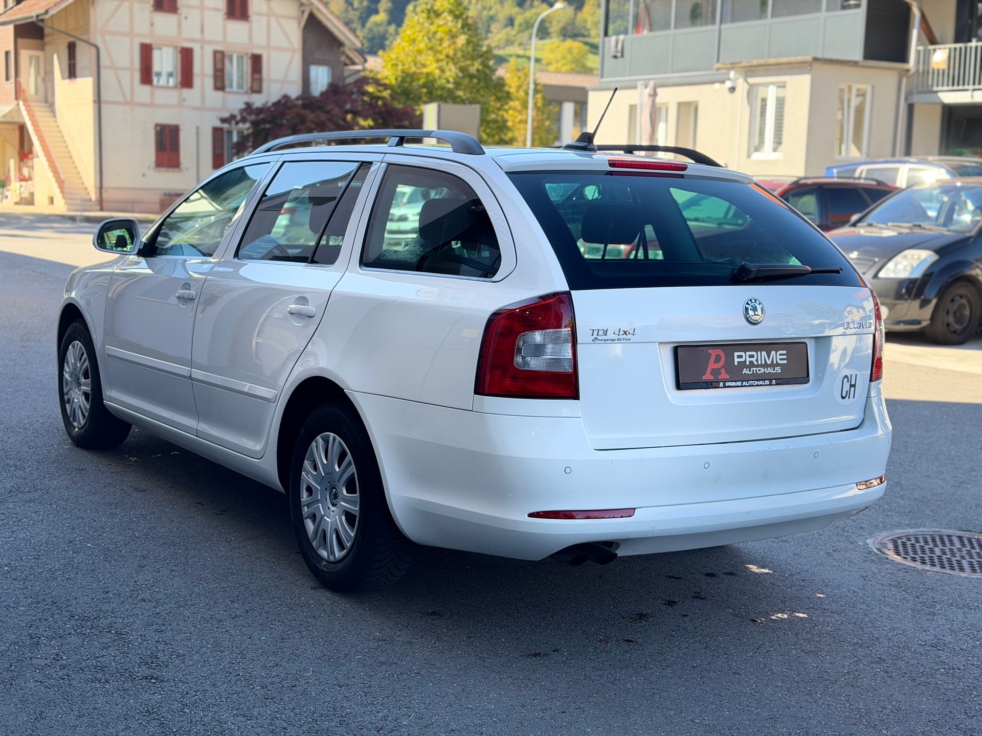 SKODA Octavia Combi 2.0 TDI Elegance 4x4 DSG-image-3