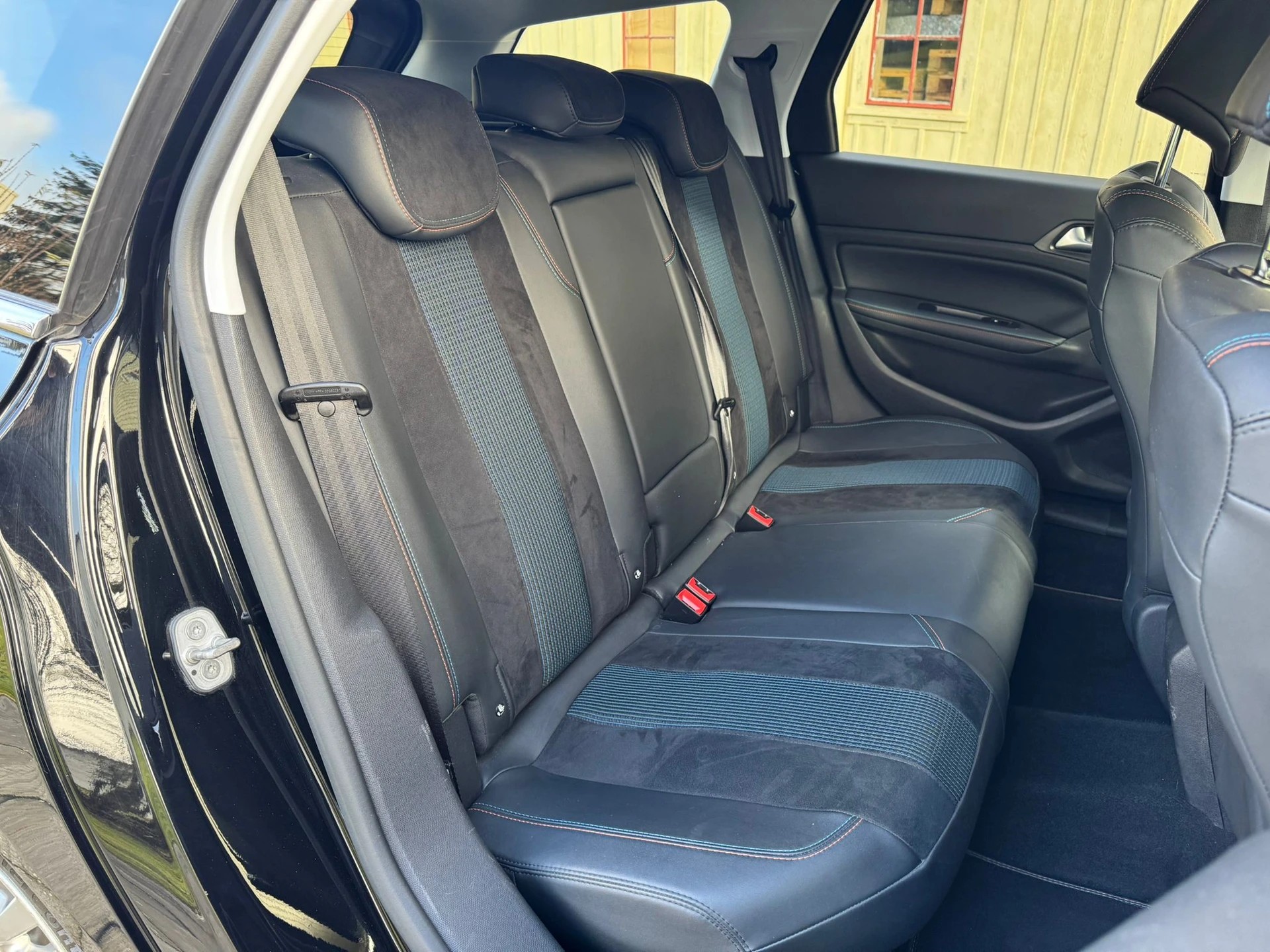 PEUGEOT 308 SW 1.5 BlueHDI Tech Edition EAT8-image-15